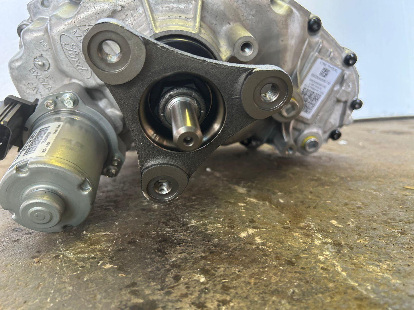 FORD AVIATOR, LINCOLN, EXPLORER TRANSFER CASE ASSEMBLY L1MZ7A195A