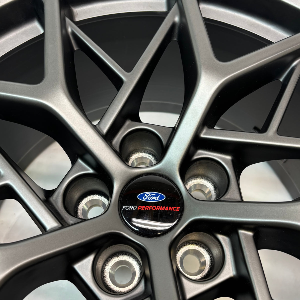GENUINE FORD PERFORMANCE TARNISHED DARK ALUMINUM MUSTANG 19X10.5 5X4.5 ET24 FRONT WHEEL MR3C-1007-TA