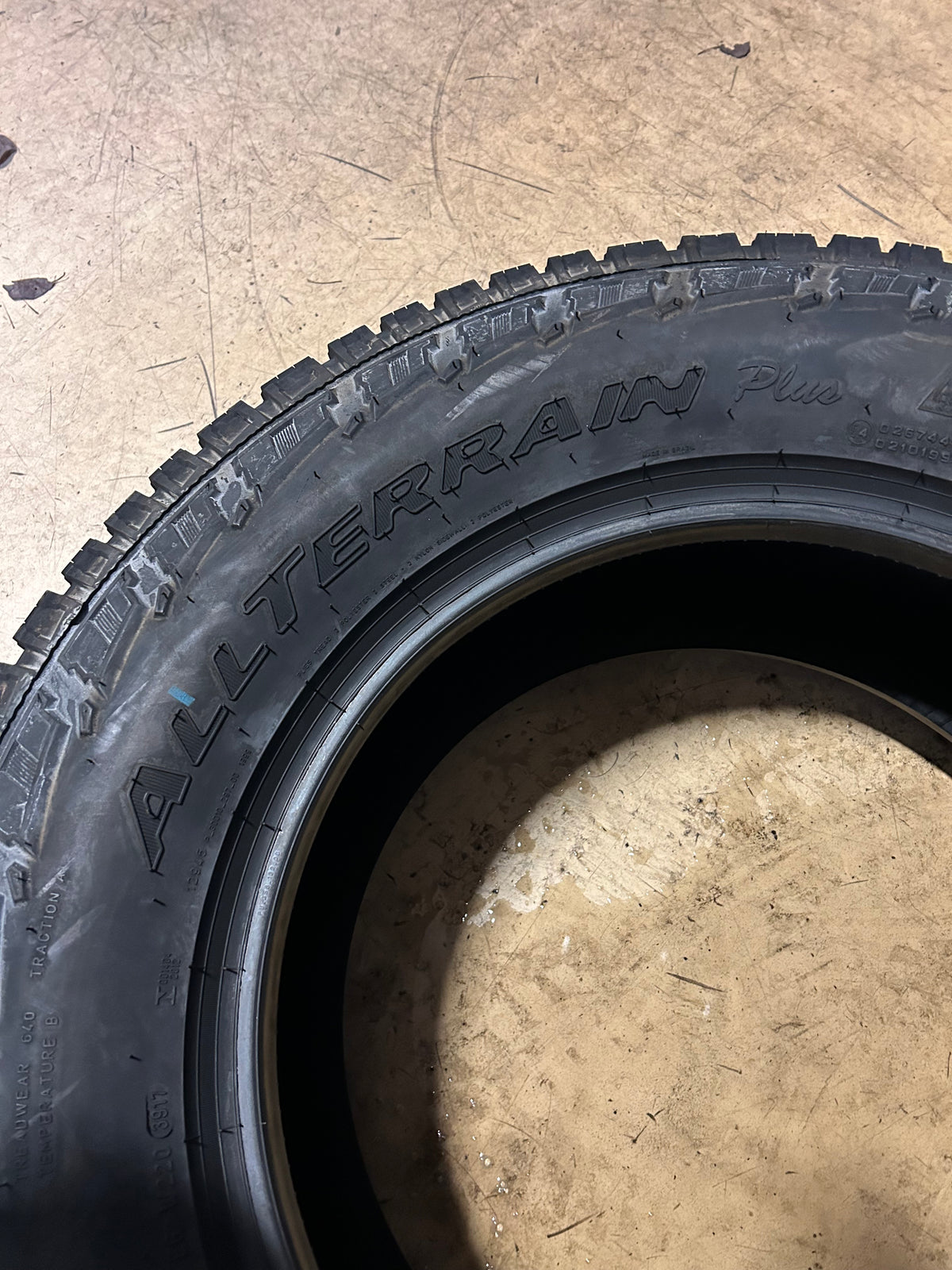 NOS PIRELLI SCORPION ALL TERRAIN PLUS P 265 70 17 115T ALL TERRAIN TIRE 2722000
