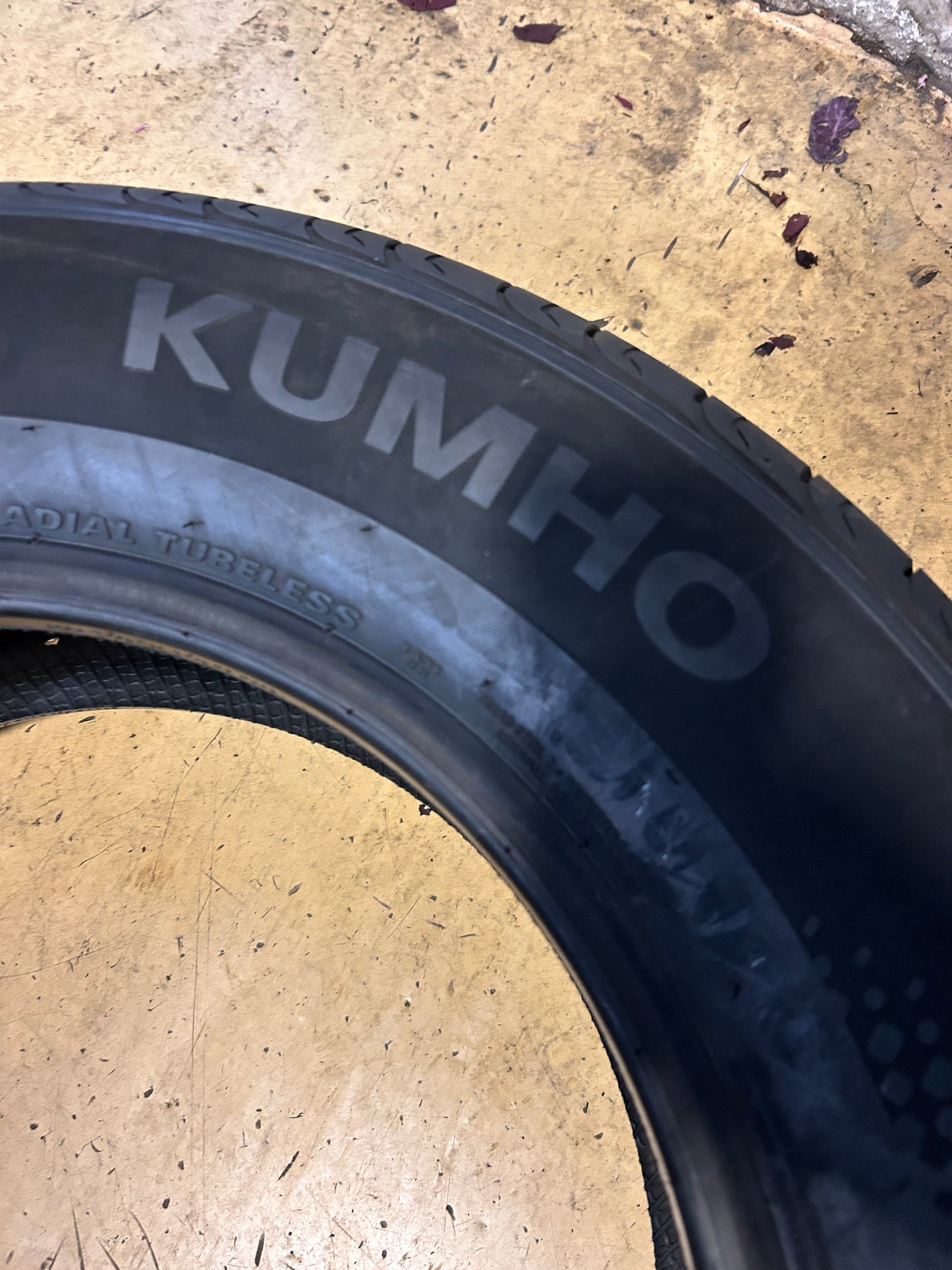 2 NOS KUMHO SOLUS TA31 BSW P 235/65R17 104H ALL SEASON TIRE 2161953