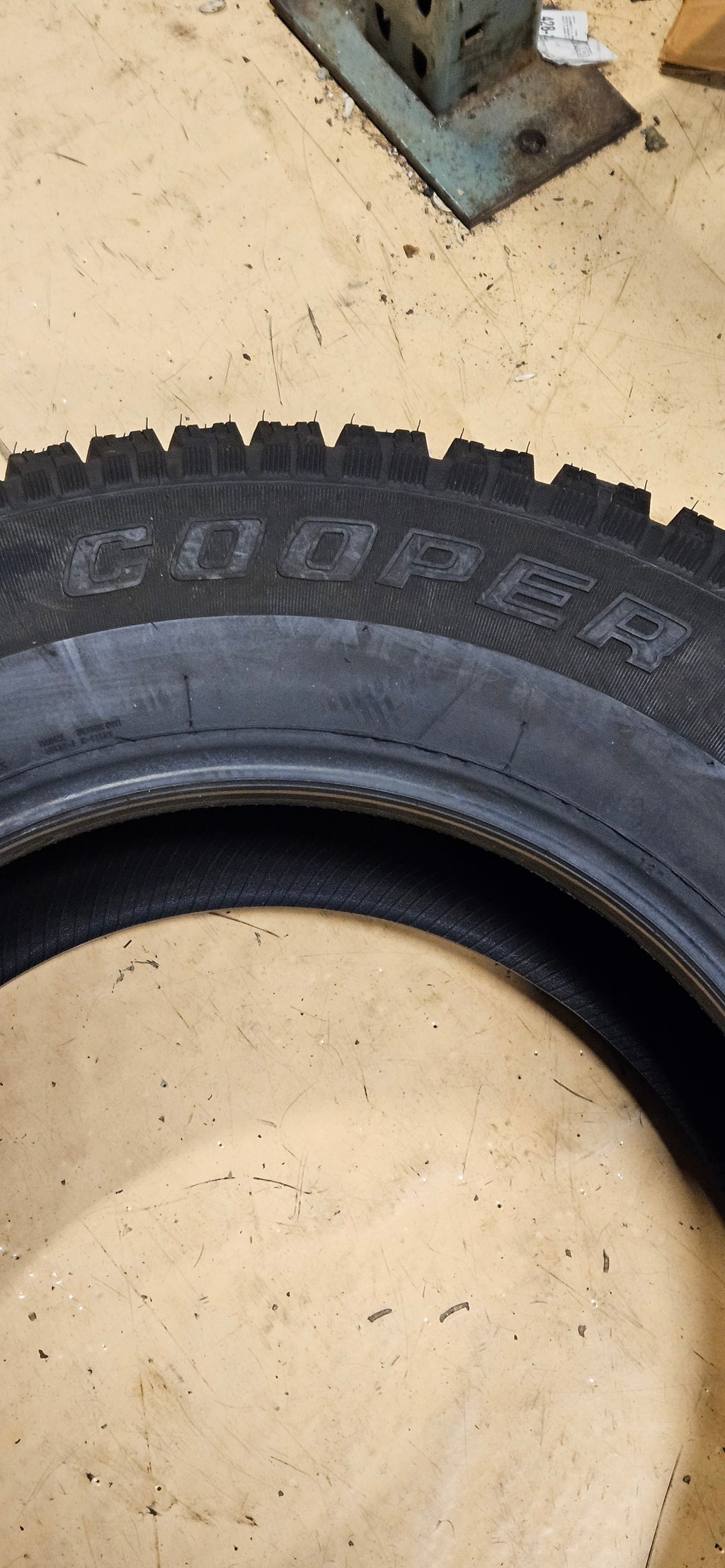 COOPER DISCOVERER M+S STUDDABLE P 255 70 18 113S SL SNOW WINTER TIRE 171223031