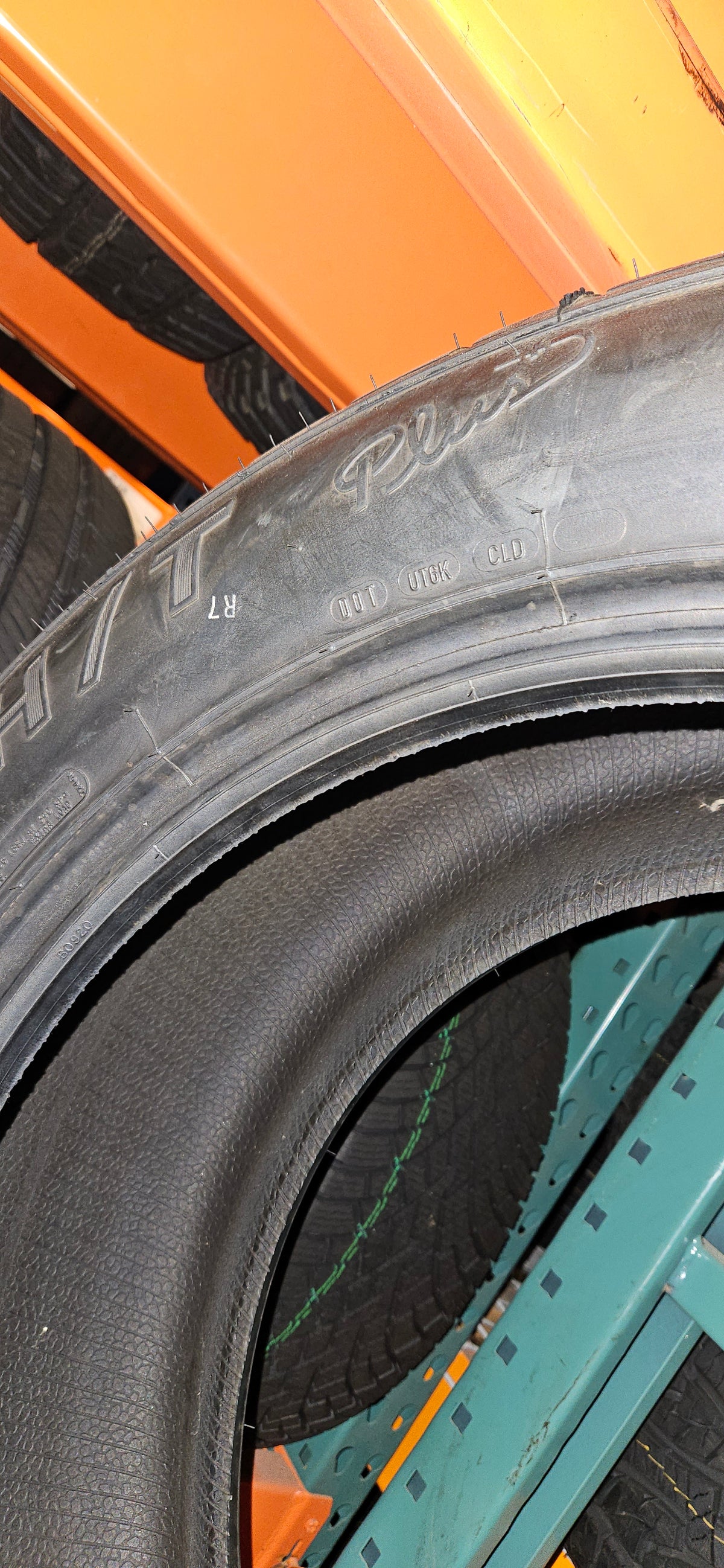 NOS COOPER DISCOVERER HT PLUS P 285 50 20 116T XL HIGHWAY TERRAIN TIRE  90000002932