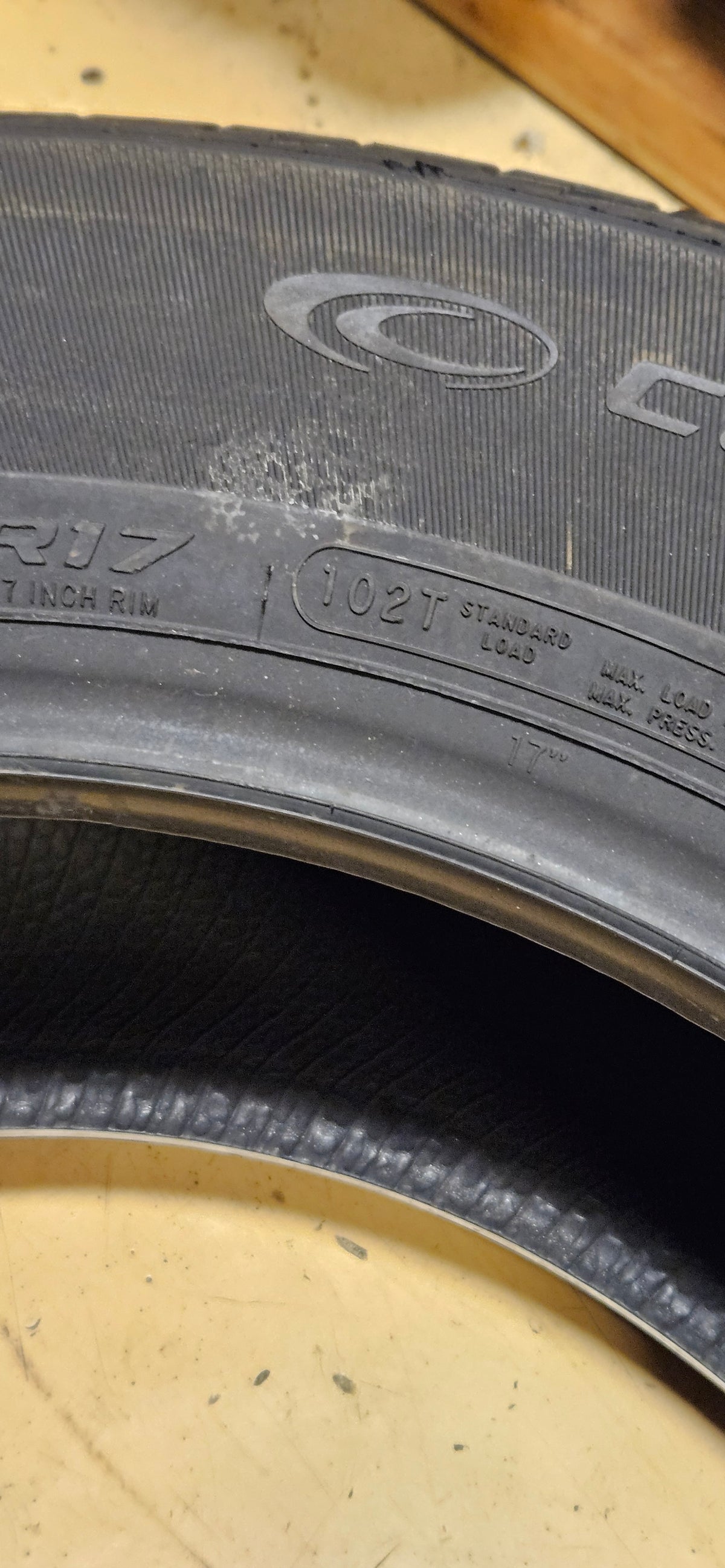 NOS COOPER CS5 GRAND TOURING P 235 60 17 102T SL ALL SEASON TIRE  166084001
