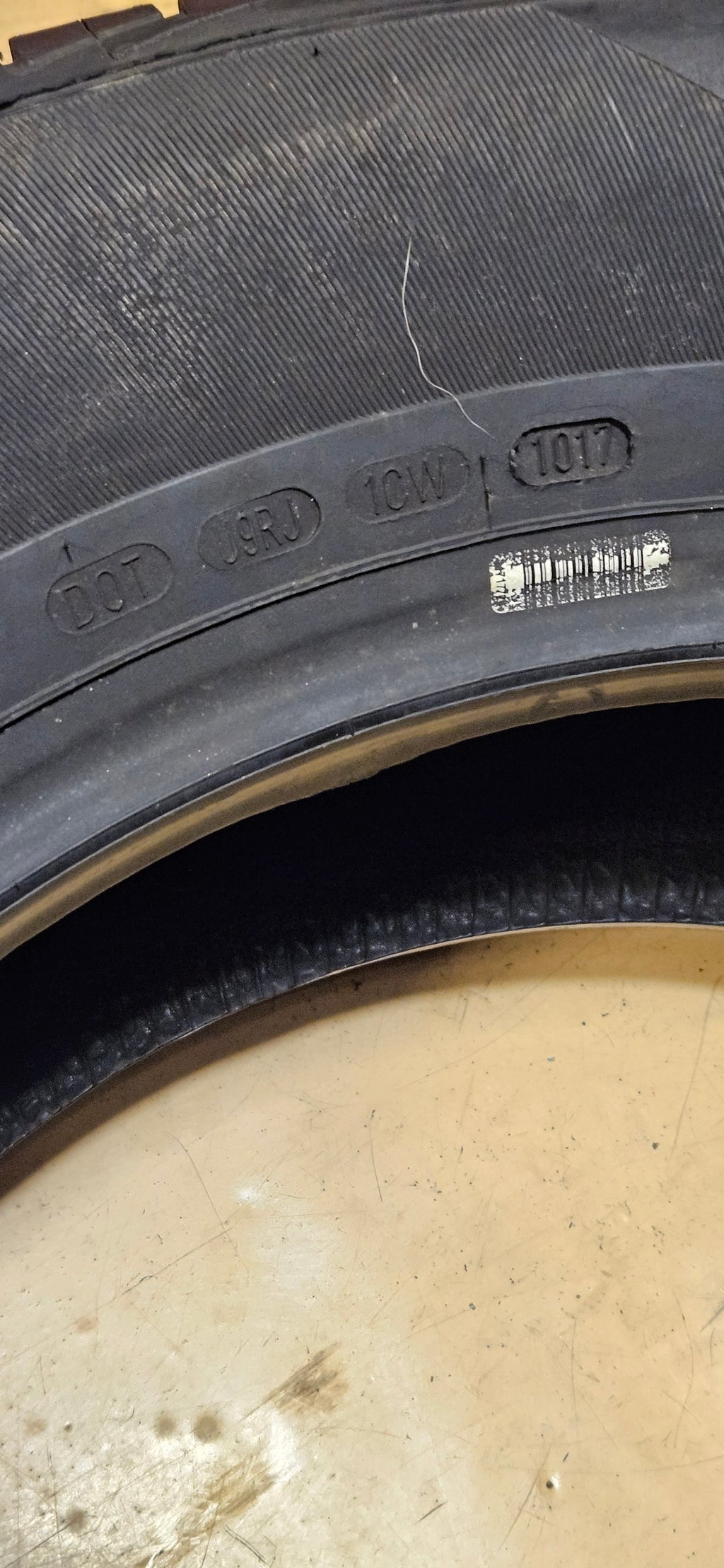 NOS COOPER CS5 GRAND TOURING P 235 60 17 102T SL ALL SEASON TIRE  166084001