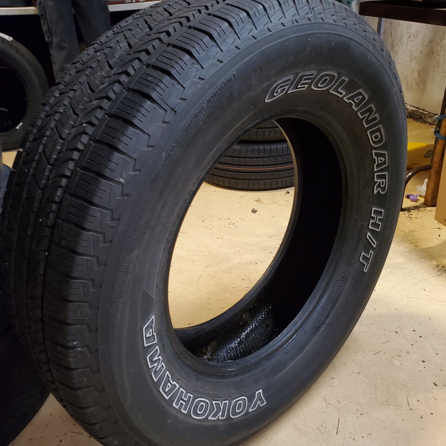 USED 11.5 /32” OF 13/32” YOKOHAMA GEOLANDAR H/T G056 WL P 265 70 18 114S SL HIGHWAY TERRAIN TIRE 110105623