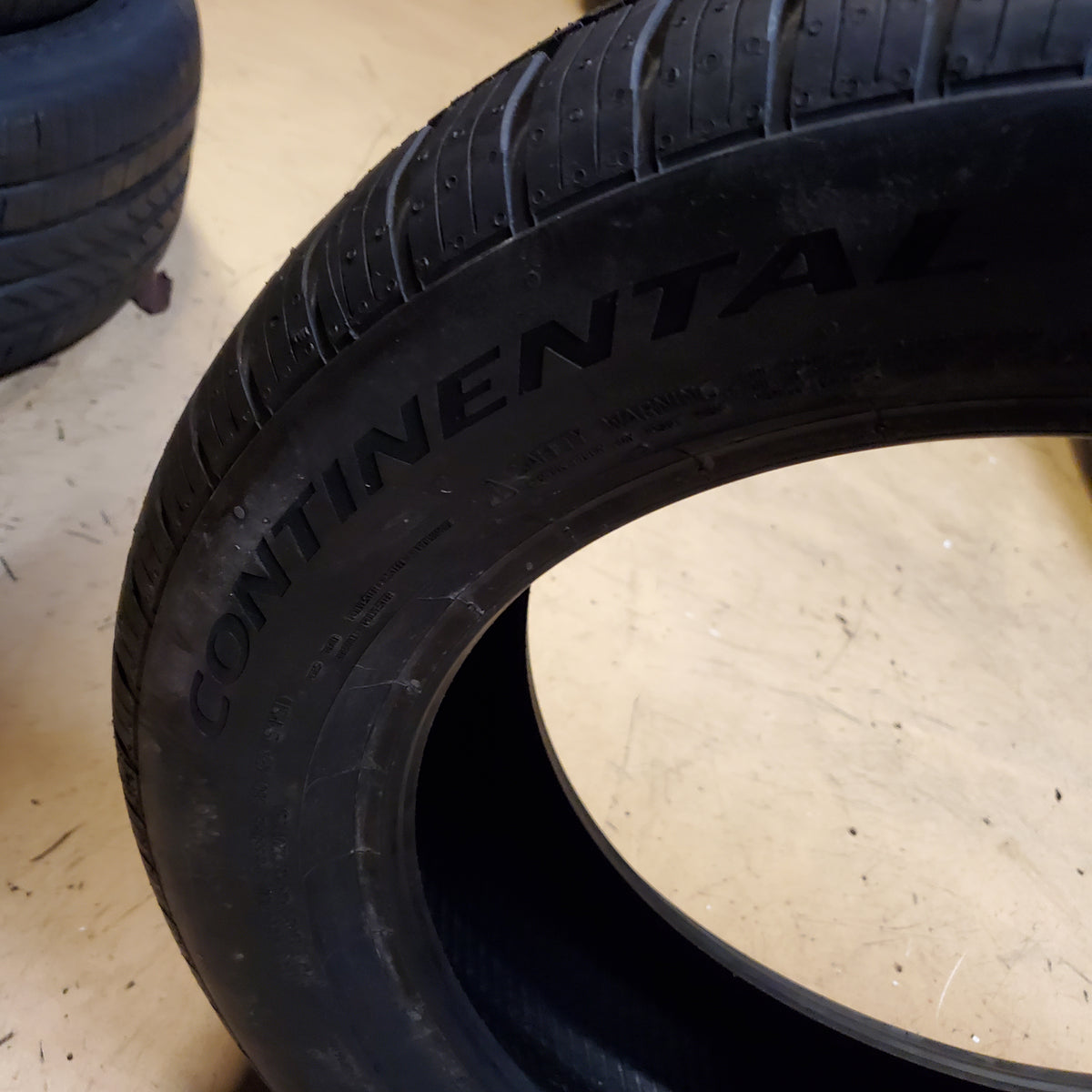 CONTINENTAL PURE CONTACT LS P 195 55 16 87V SL ALL SEASON TIRE 5509360000