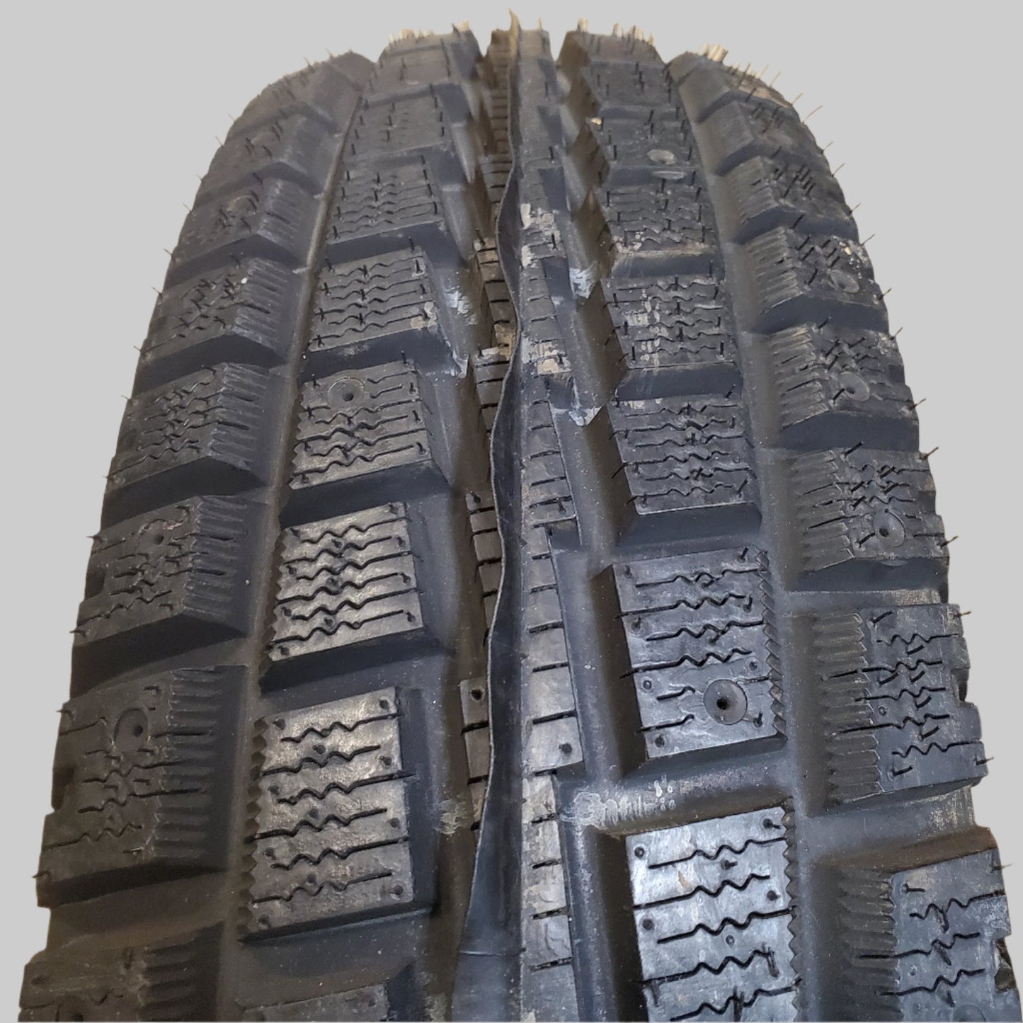 COOPER DISCOVERER M+S STUDDABLE LT 235 85 16 120Q LRE 10 PLY SNOW WINTER TIRE 90000003029S