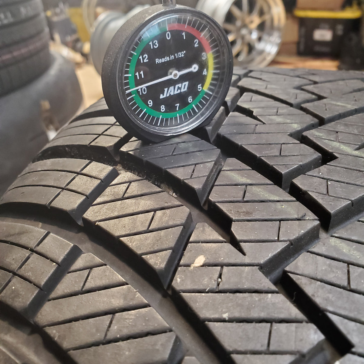 USED DTO 10/32" PIRELLI SCORPION WEATHERACTIVE P 255 50 19 107V XL TIRE 4164400