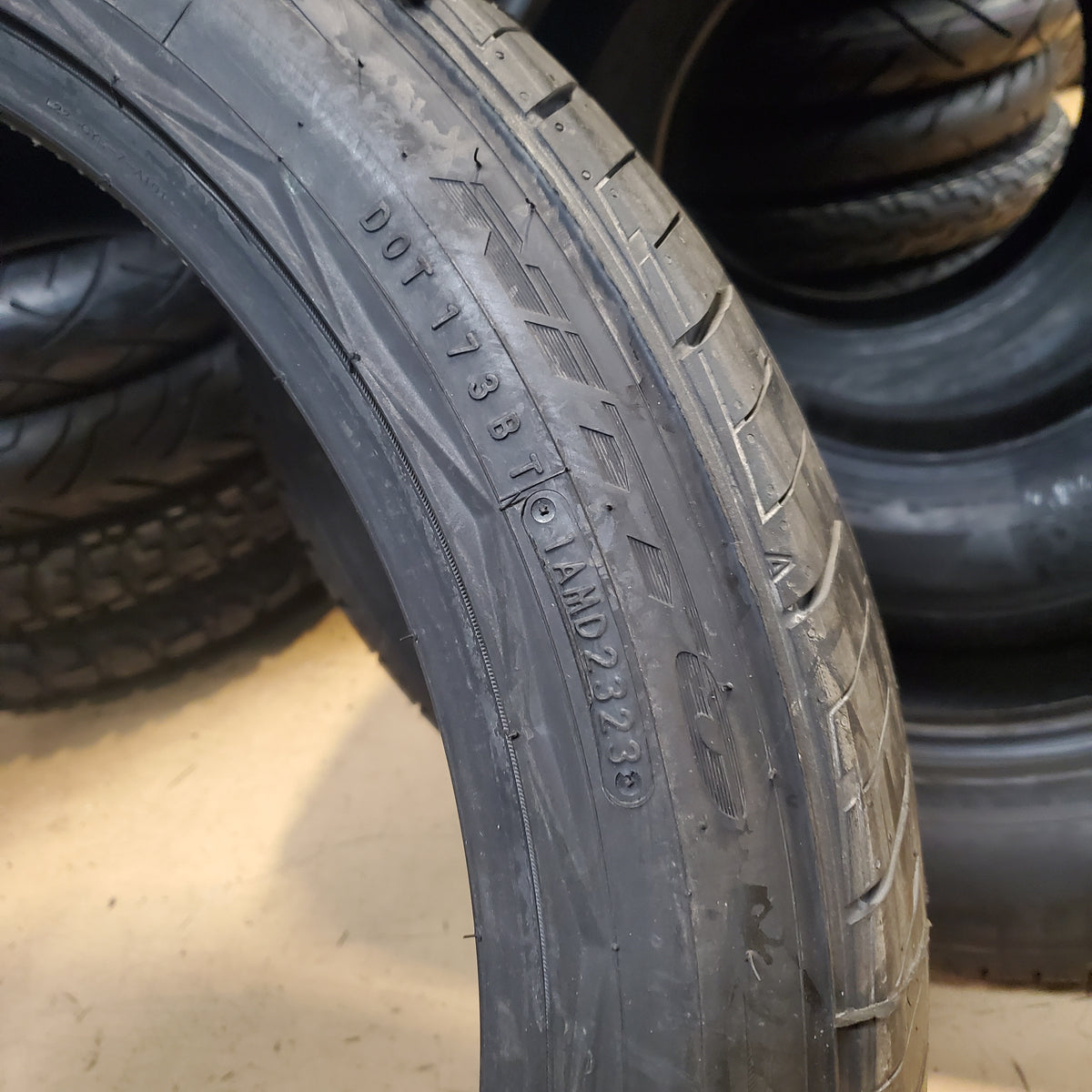 NITTO NT420 BSW P 285 40 22 110W XL ALL SEASON TIRE 207490