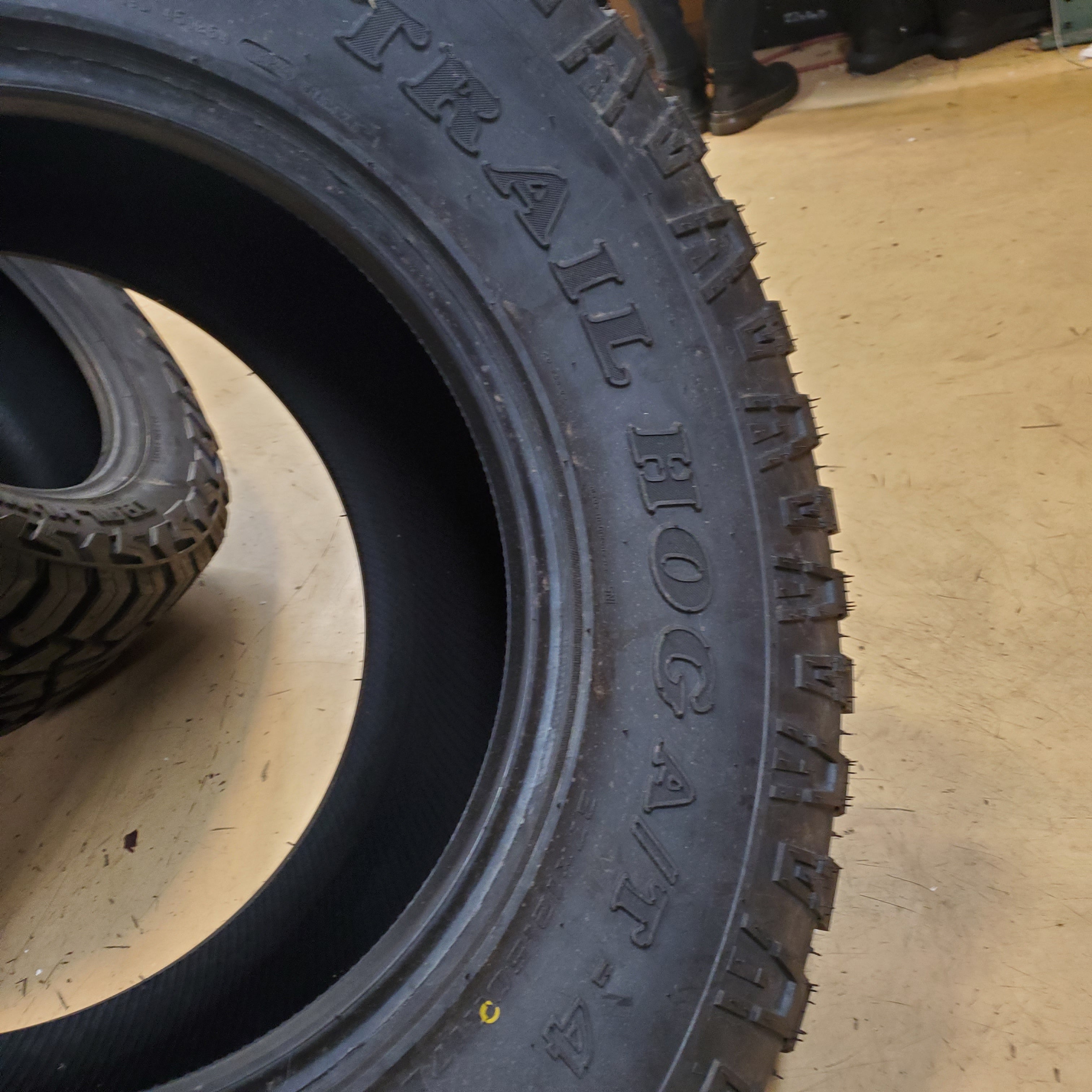 (KSL ONLY) 4 KANATI TRAIL HOG A/T 4 LT 37 12.5 17 124Q LRE 10PLY ALL TERRAIN TIRES LTH1737125E