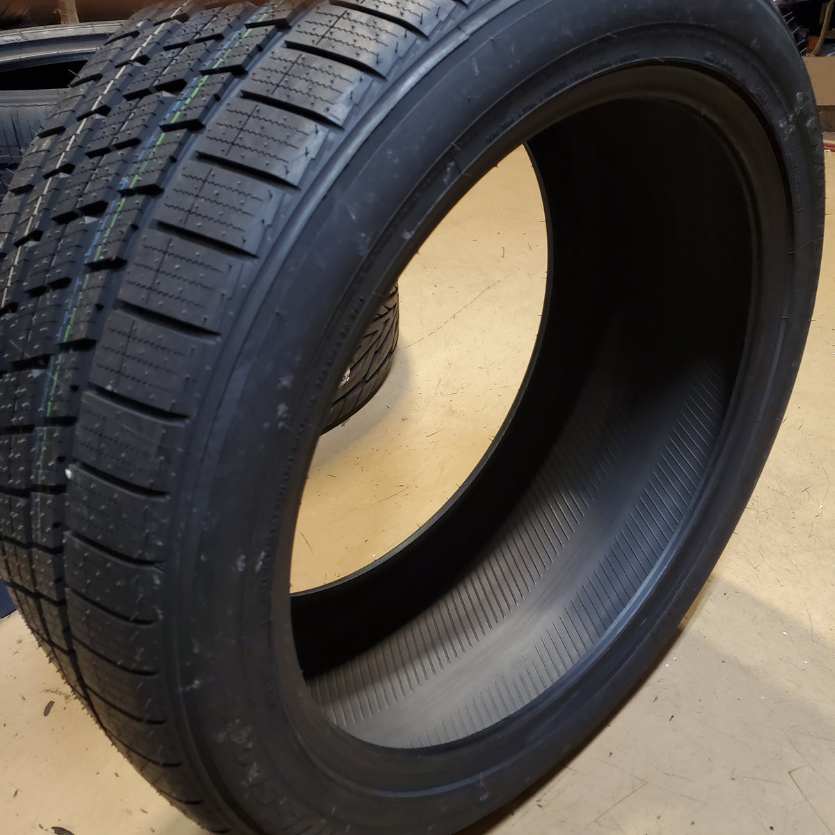 TOYO CELSIUS SPORT P 285 40 21 109Y XL ALL WEATHER PERFORMANCE TIRE 127960