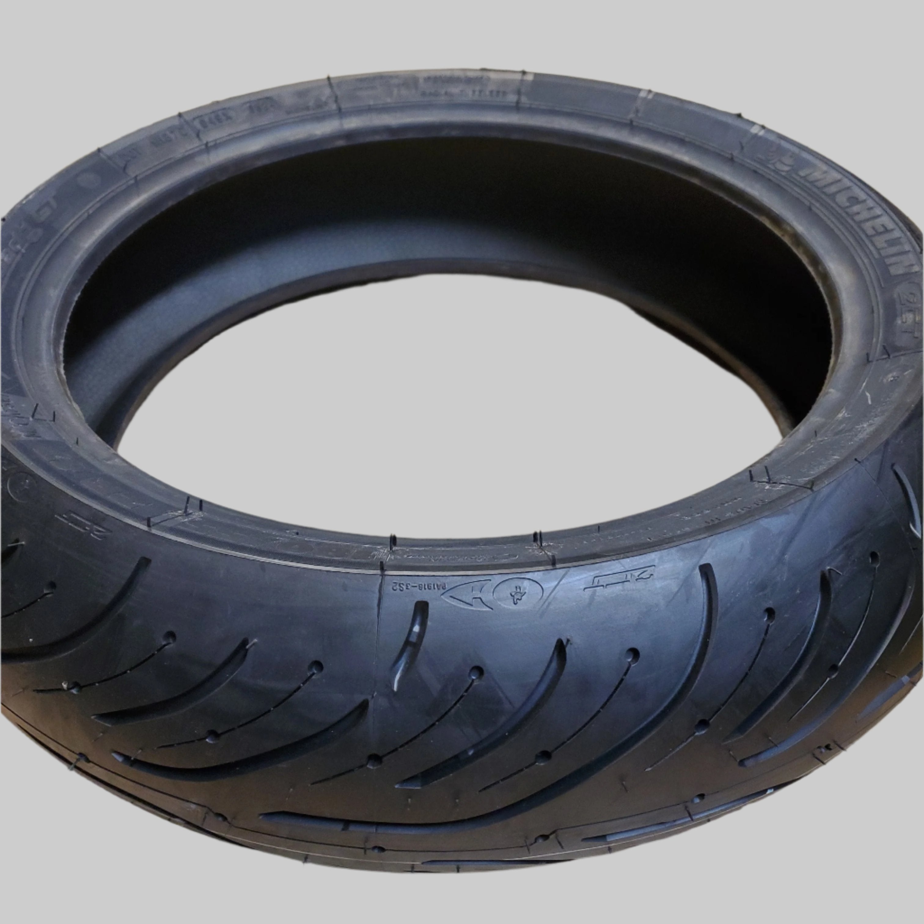 MICHELIN PILOT ROAD 4 GT 180 55 17 73W REAR MOTORCYCLE TIRE 48057