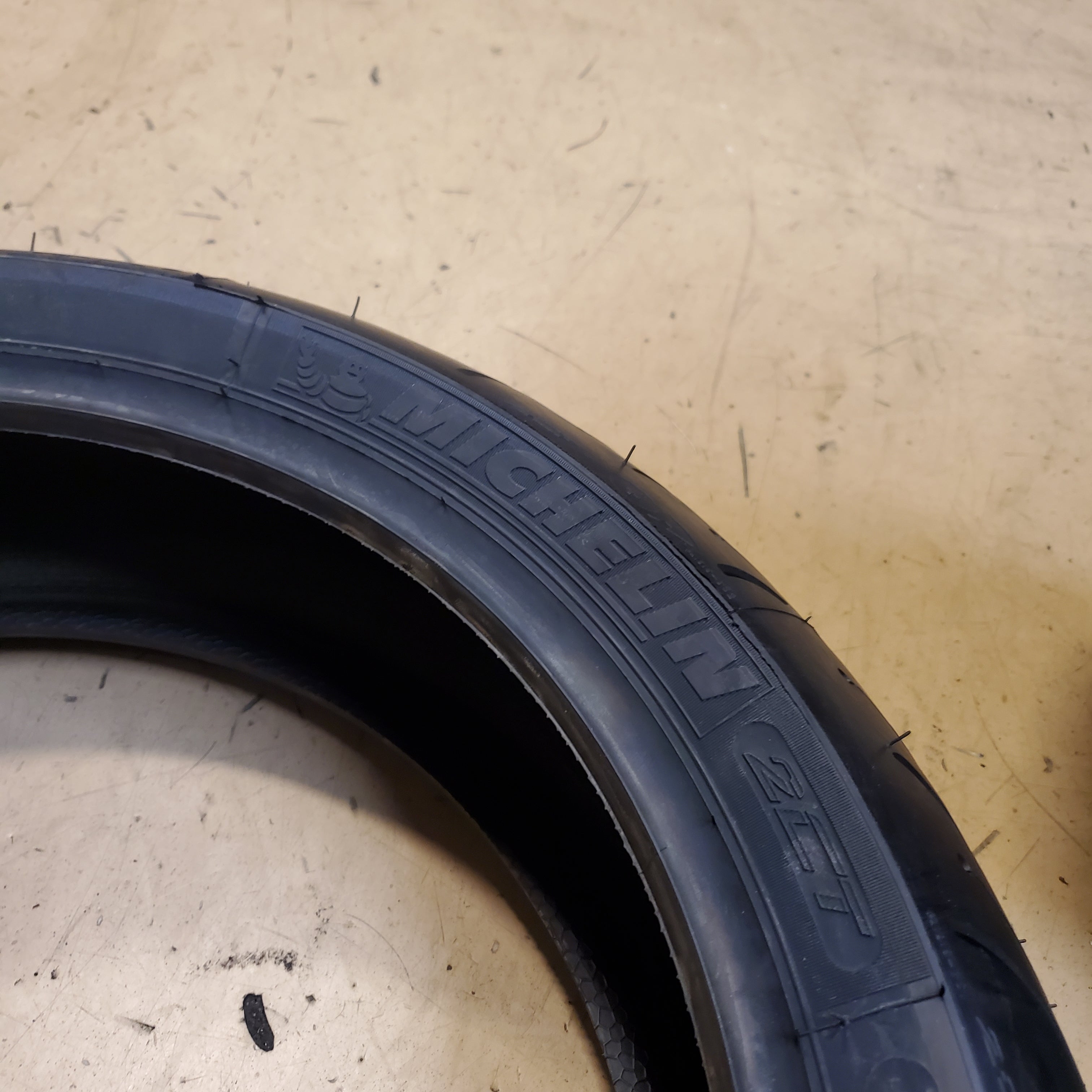 MICHELIN PILOT ROAD 4 GT 180 55 17 73W REAR MOTORCYCLE TIRE 48057