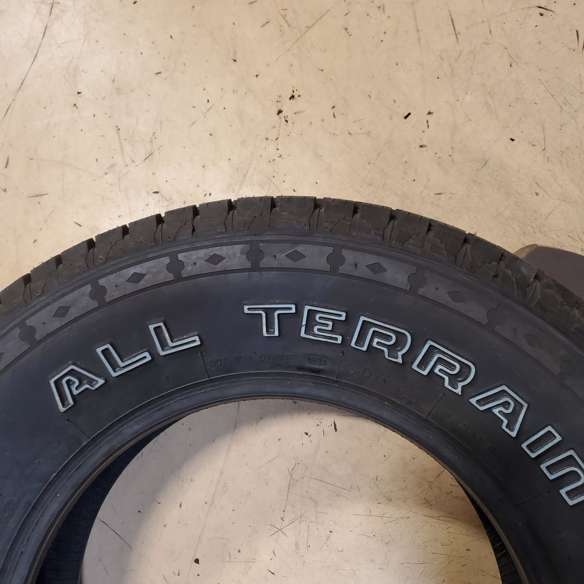 TRAIL GUIDE ALL TERRAIN RWL P 265 70 17 115S ALL TERRAIN TIRE TGT87