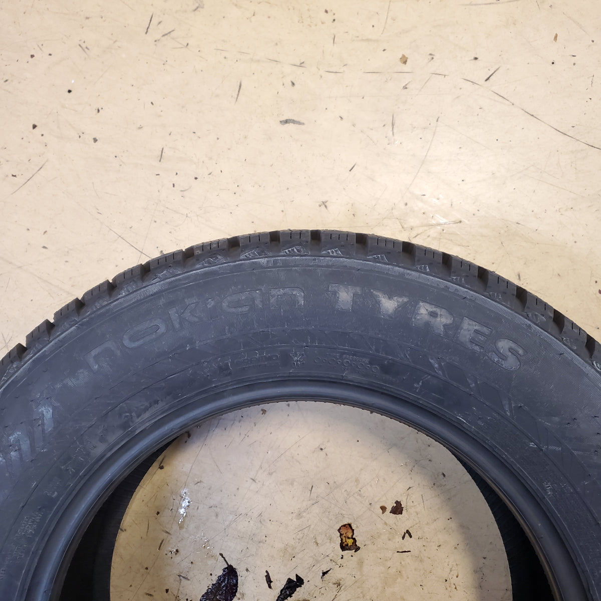 NOKIAN STUDDED HAKKAPELIITTA 10 SUV BW P 215 65 16 102T XL ICE GRIP WINTER TIRE TS32468