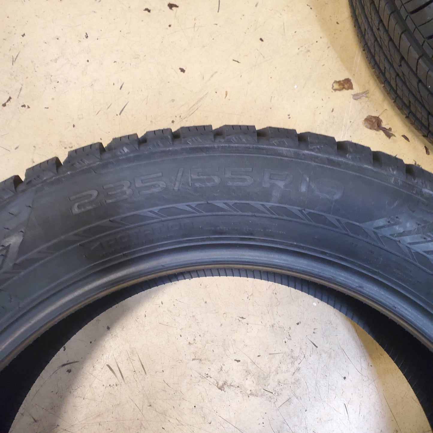 NOKIAN STUDDED HAKKAPELIITTA 10 SUV P 235 55 19 105T XL WINTER SUV TIRE TS32502
