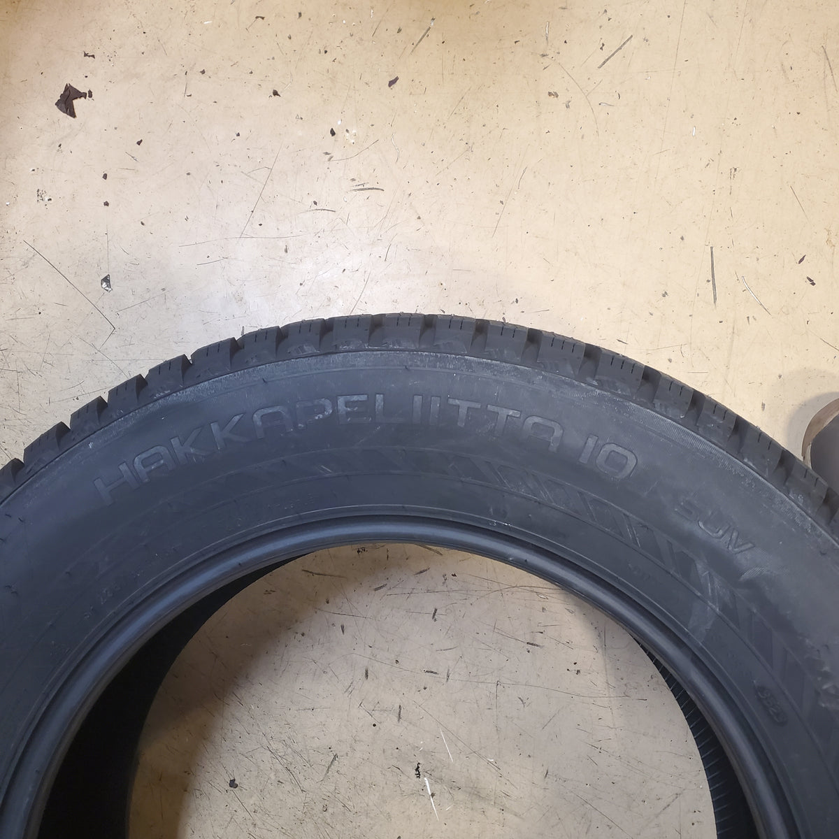 NOKIAN STUDDED HAKKAPELIITTA 10 SUV BSW P 235 65 18 110T XL WINTER SUV TIRE TS32495