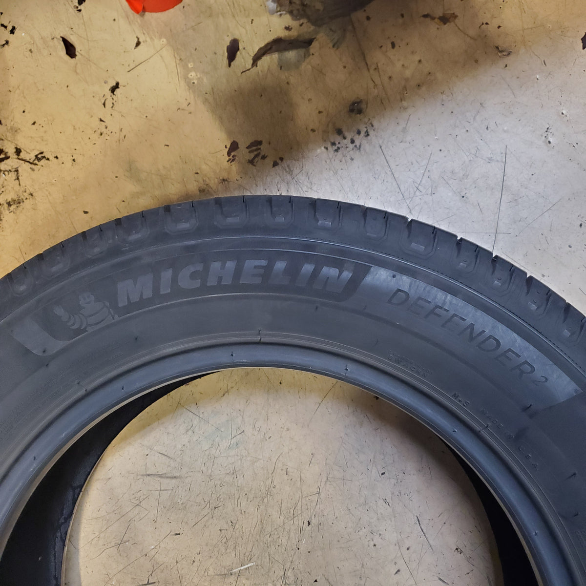 USED 9.5/32" MICHELIN DEFENDER 2 BSW SL 235 60 17 102H ALL SEASON TIRE 21087 1 PATCH