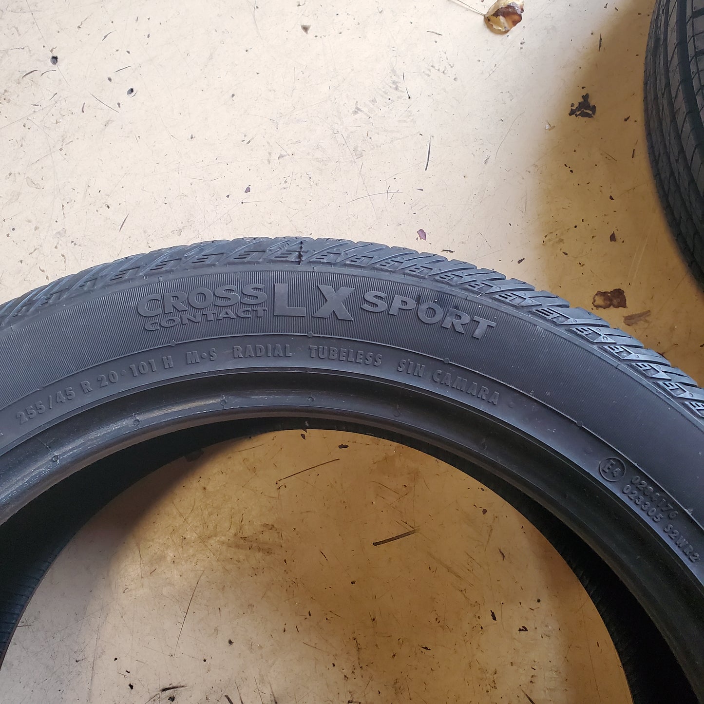 USED 9.5/32” CONTINENTAL CROSSCONTACTLX SPORT 255 45 20 101H SUVTIRE 15501890000 DTO