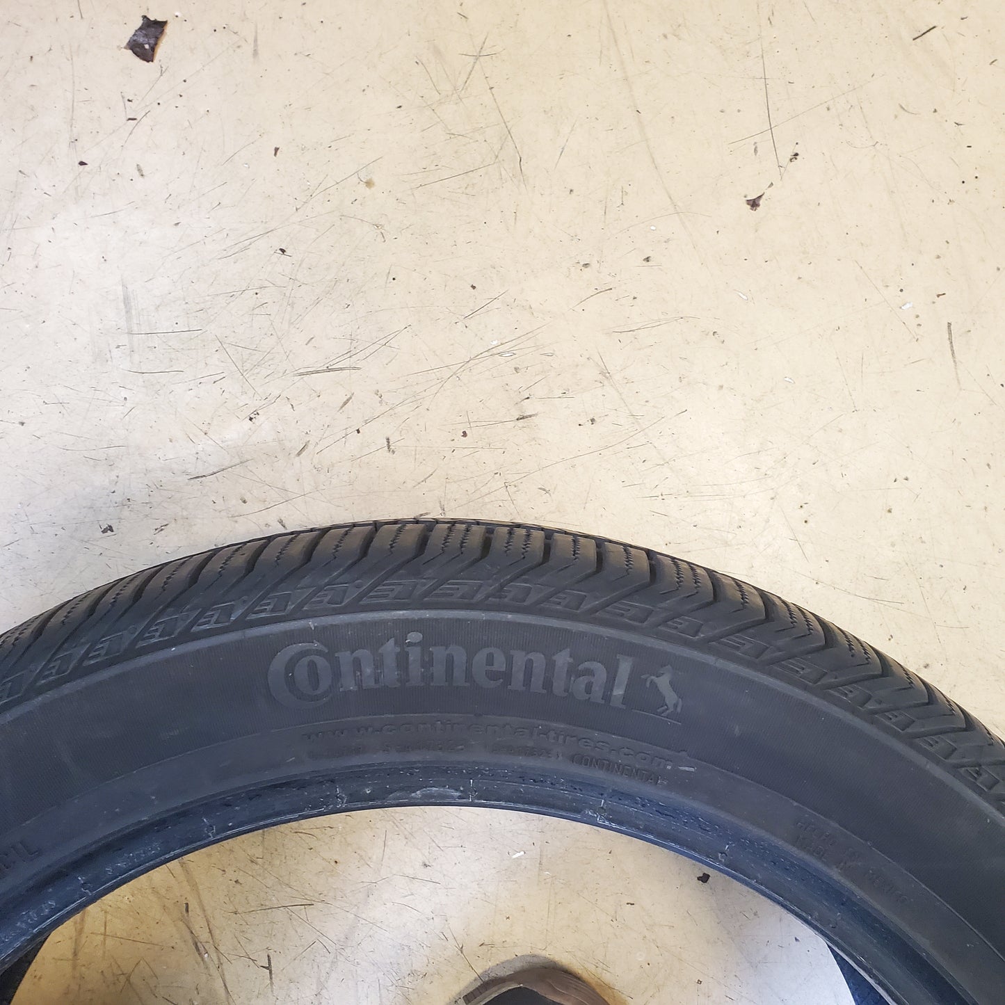 USED 9.5/32” CONTINENTAL CROSSCONTACTLX SPORT 255 45 20 101H SUVTIRE 15501890000 DTO