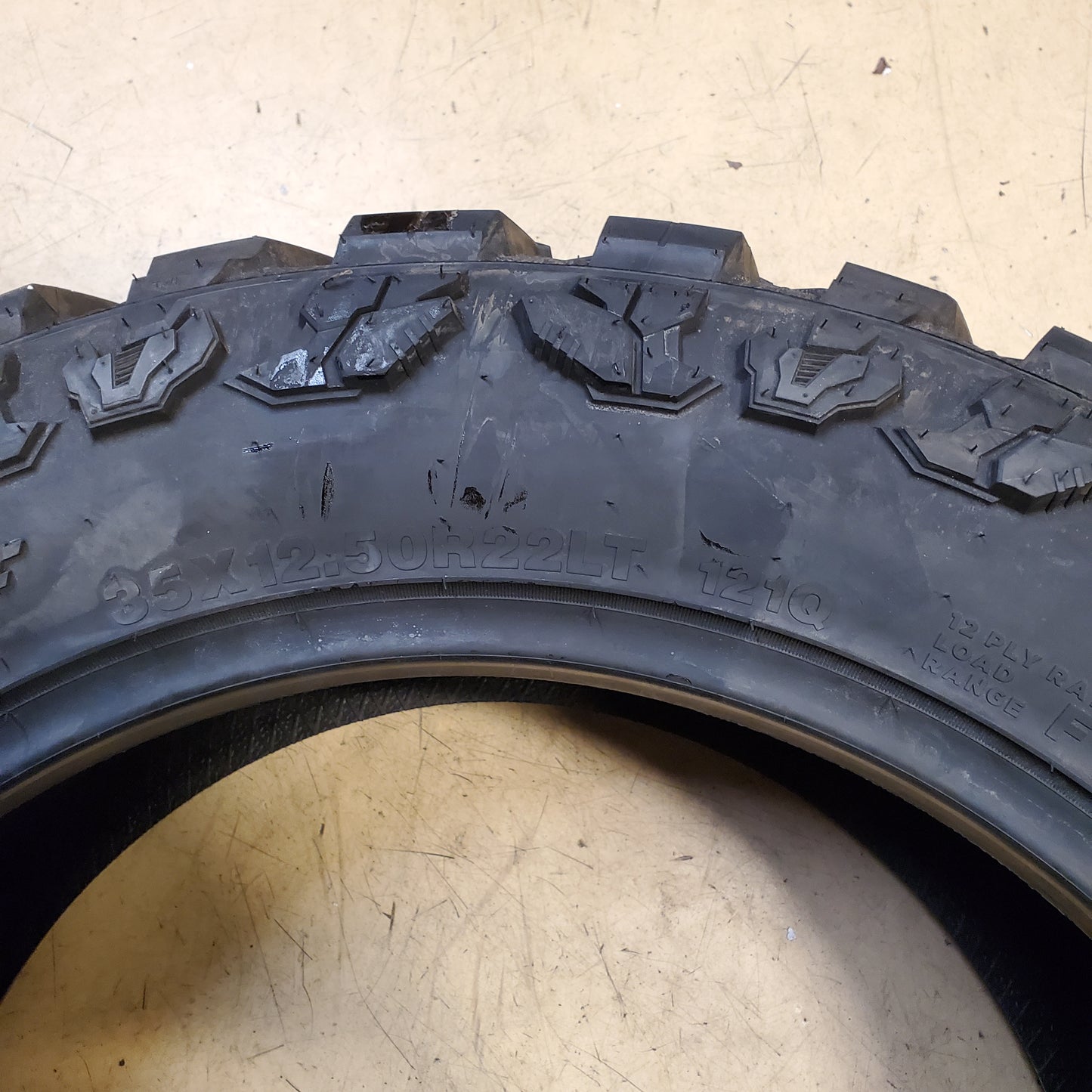 VENOM POWER SWAMPTHING M/T 35 12.50 22 121Q LT MUD TRUCK TIRE CVPSWMT12