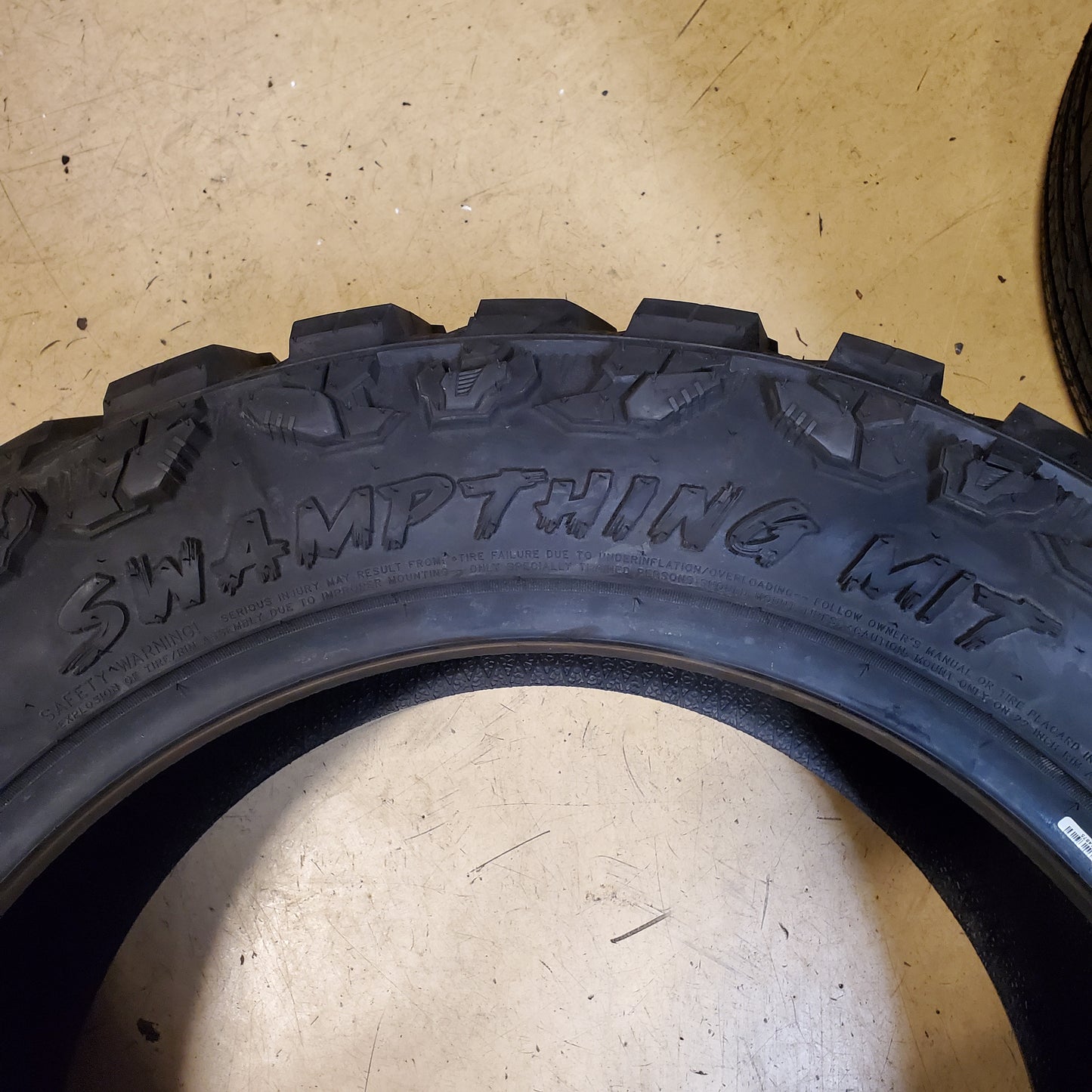 VENOM POWER SWAMPTHING M/T 35 12.50 22 121Q LT MUD TRUCK TIRE CVPSWMT12