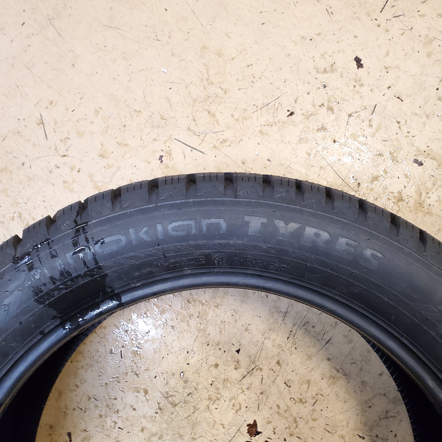 NOKIAN HAKKAPELIITTA 10 SUV STUDDED 245 50 20 105T XL WINTER TIRE TS32513