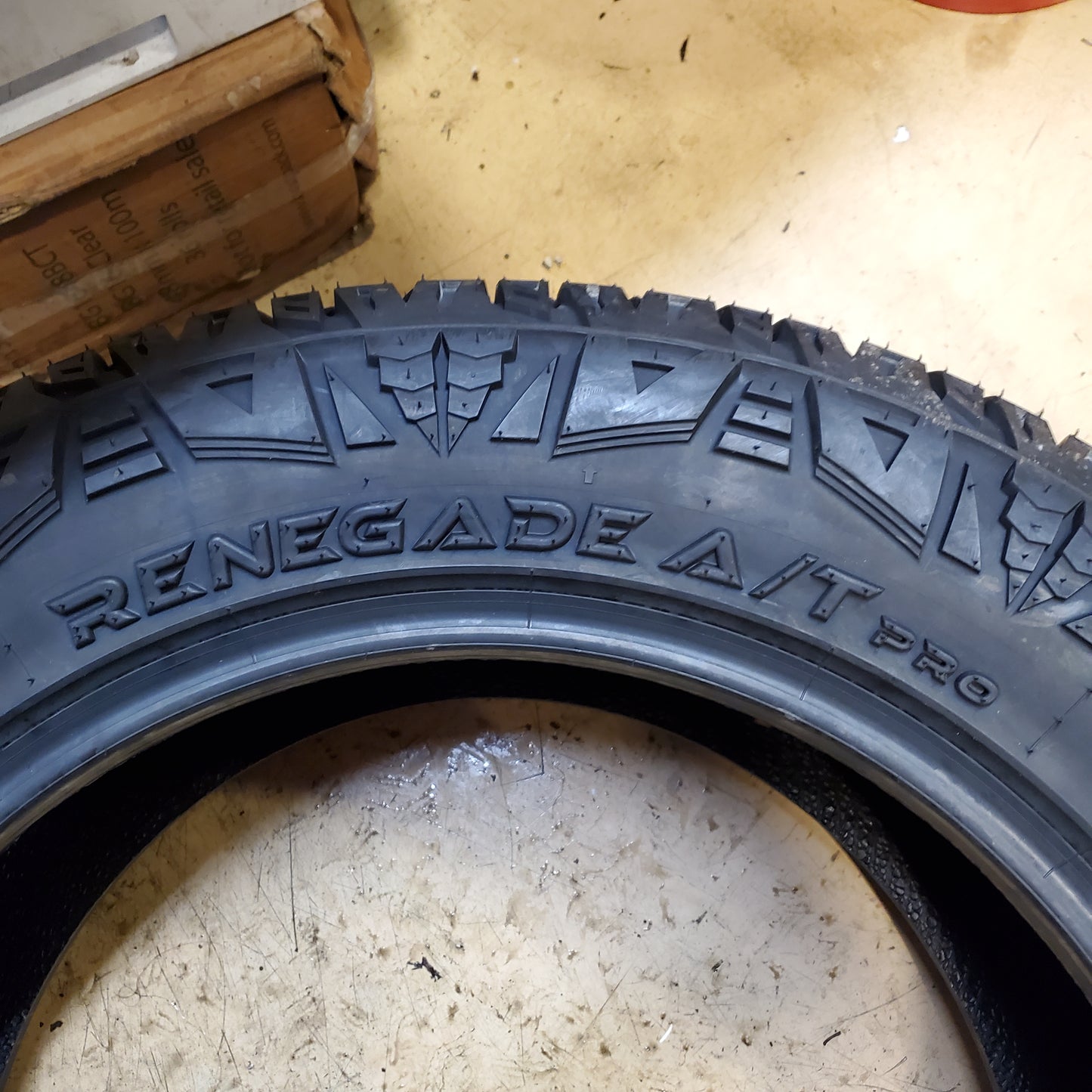 RADAR RENEGADE A/T PRO BSW LT 285 55 20 112/119S 10 PLY ALL TERRAIN TRUCK TIRE RAFDTW0064