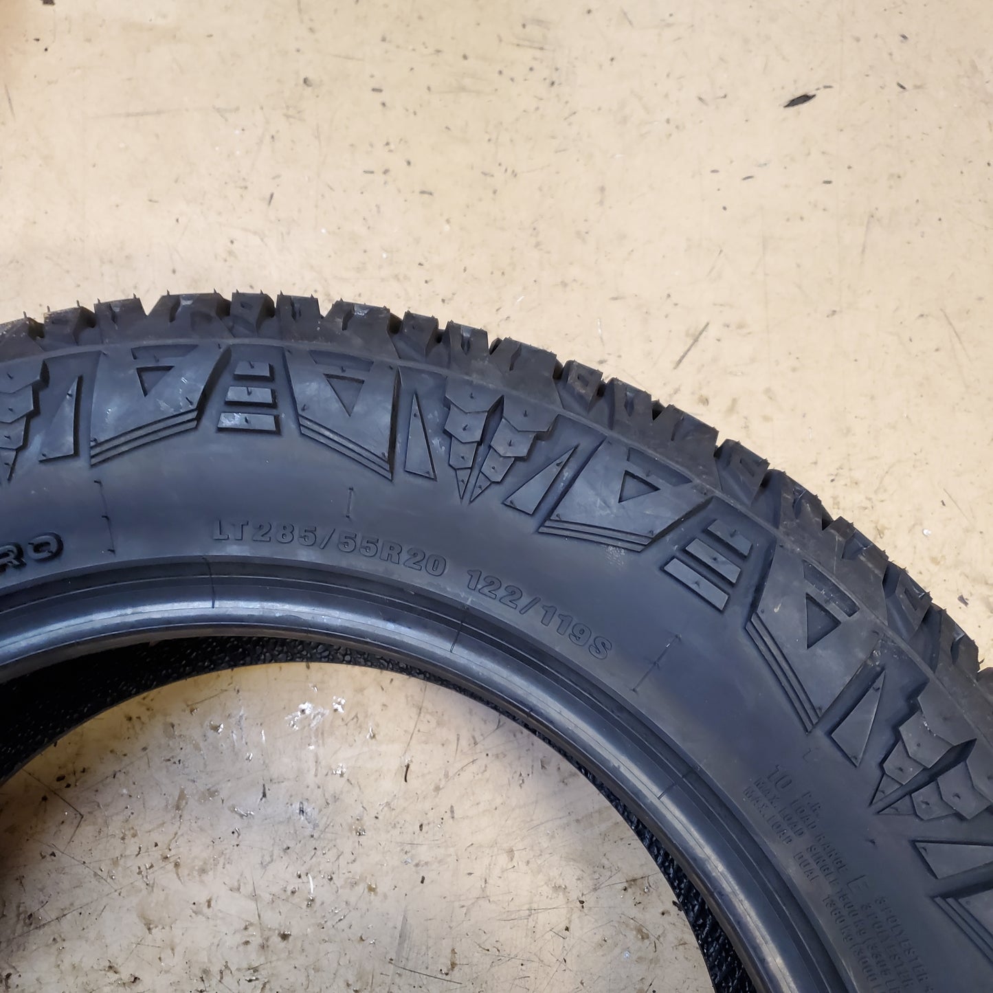 RADAR RENEGADE A/T PRO BSW LT 285 55 20 112/119S 10 PLY ALL TERRAIN TRUCK TIRE RAFDTW0064
