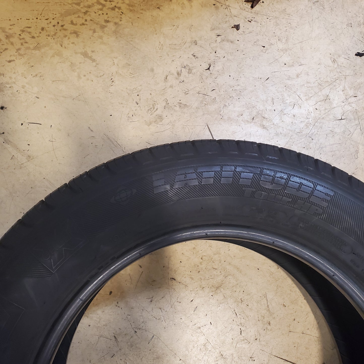 USED OLD STOCK MICHELIN LATITUDE TOUR HP BSW P 245 60 18 104H TRUCK TIRE 98018