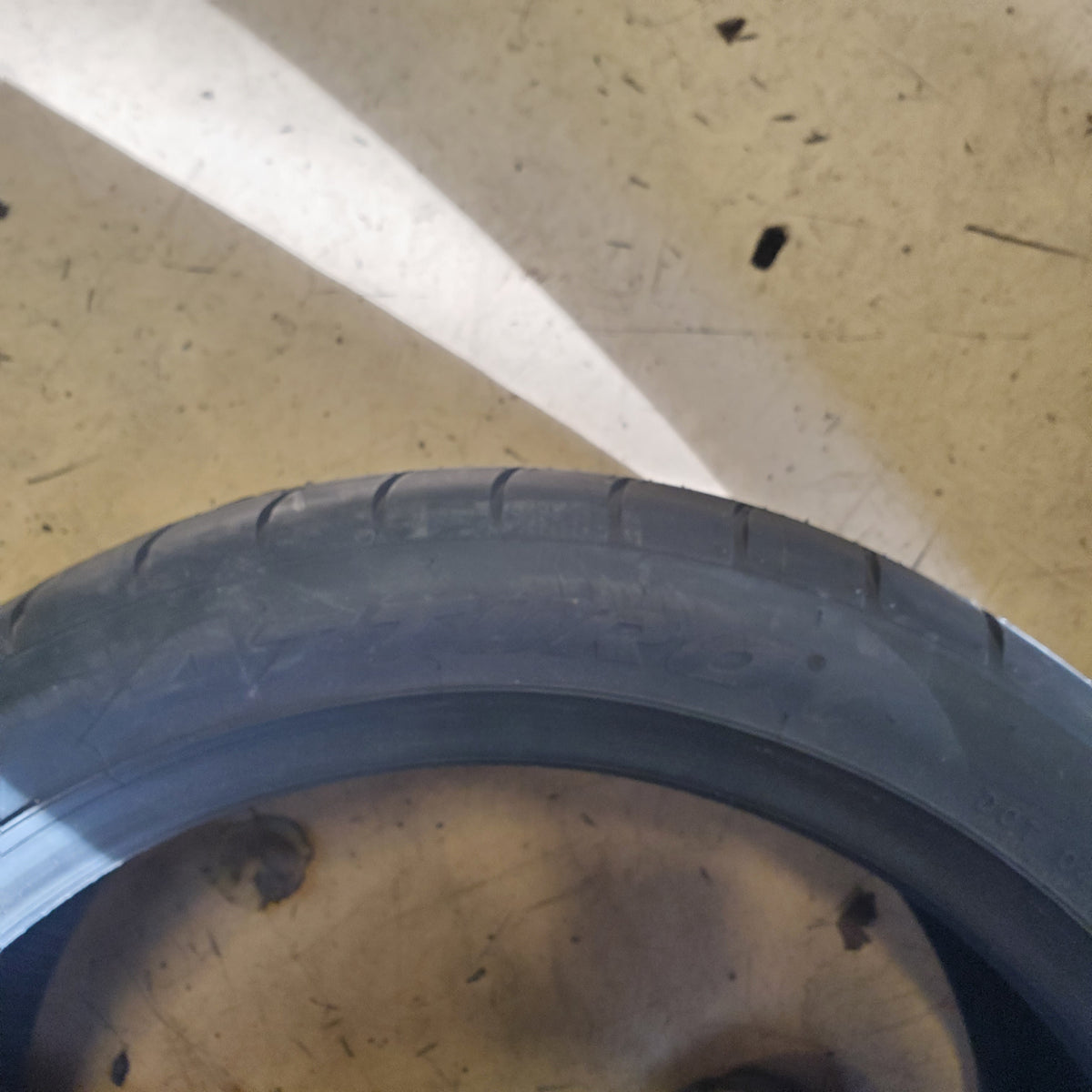 2 ATTURO AZ850 BSW P 255 40 19 100Y XL UHP TRUCK TIRE AZ850DCHR2PA
