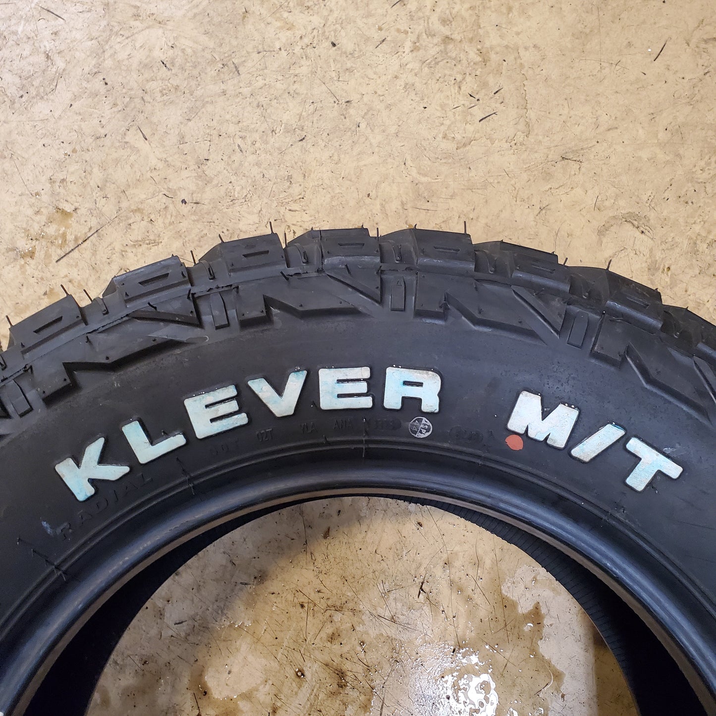 KENDA KLEVER M/T KR29 RWL LT 305 60 18 121/118Q MUD TRUCK TIRE 290035