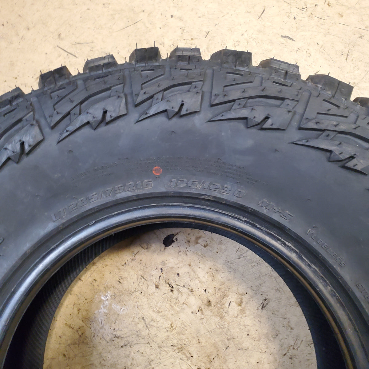 KANATI MUD HOG M/T BSW LT 285 75 16 128/123Q MUD TRUCK TIRE LH1628575E252