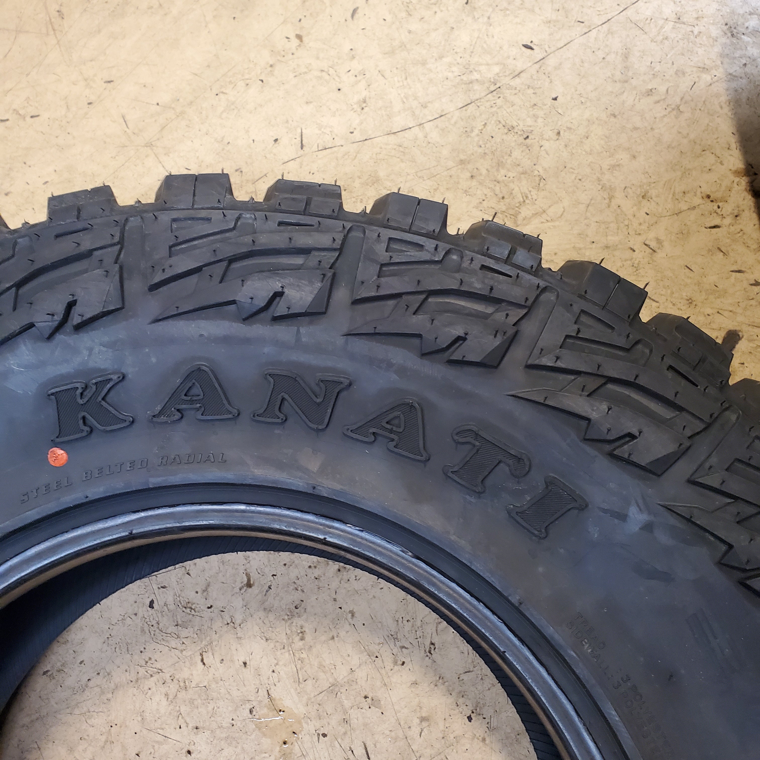 (TODO) KANATI MUD HOG M/T BSW LT 35 12.50 17 121Q MUD TRUCK TIRE L1735125E252