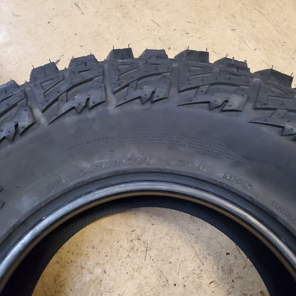 (TODO) KANATI MUD HOG M/T BSW LT 35 12.50 17 121Q MUD TRUCK TIRE L1735125E252