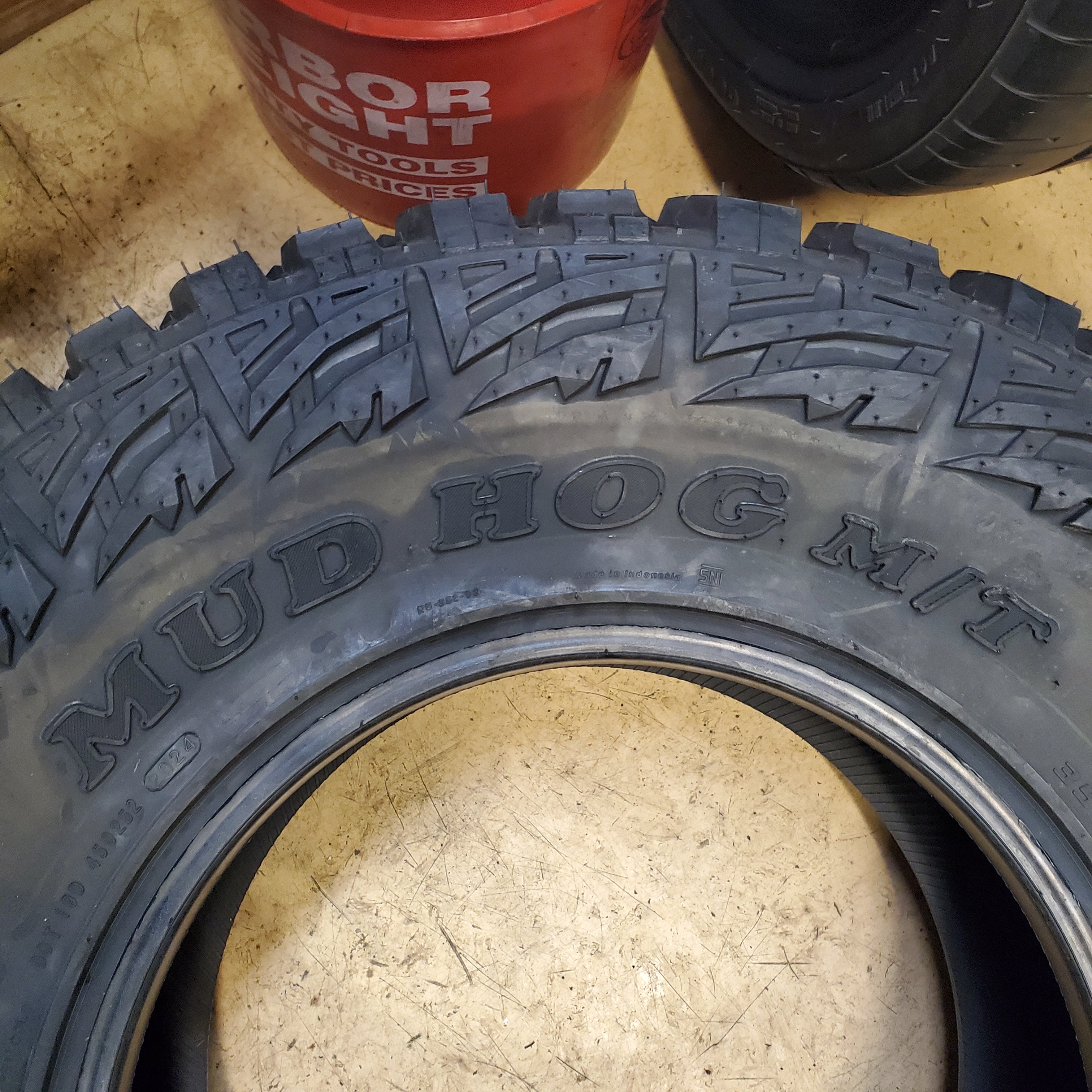 (TODO) KANATI MUD HOG M/T BSW LT 35 12.50 17 121Q MUD TRUCK TIRE L1735125E252
