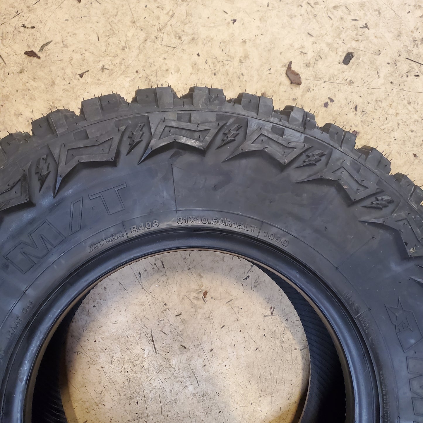 AMERICUS RUGGED M/T BSW LT 31 10.5 15 109Q 6PLY MUD TERRAIN TIRE AMD2463