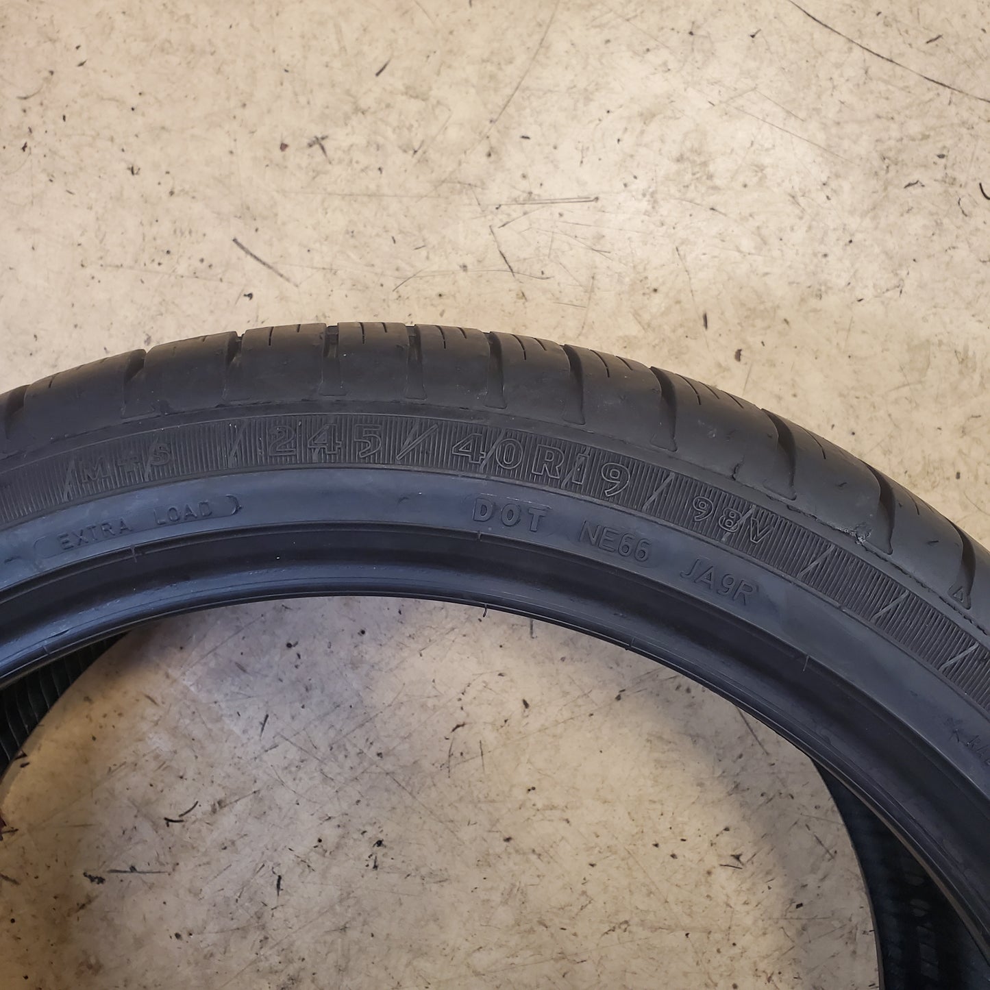 USED 9.5/32" OLD STOCK GOODYEAR EAGLE LS2 ROF BSW 245 40 19 98V XLCAR TIRE 706387322
