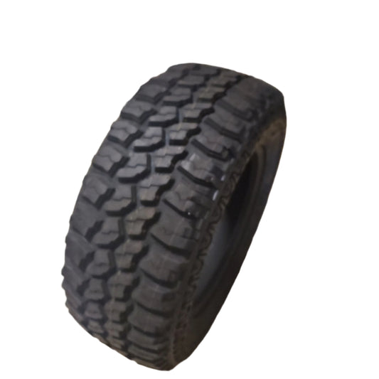 OLD STOCK MUD CLAW EXTREME M/T BSW LT 33 12.50 18 118Q MUD TRUCK TIRE MCX97