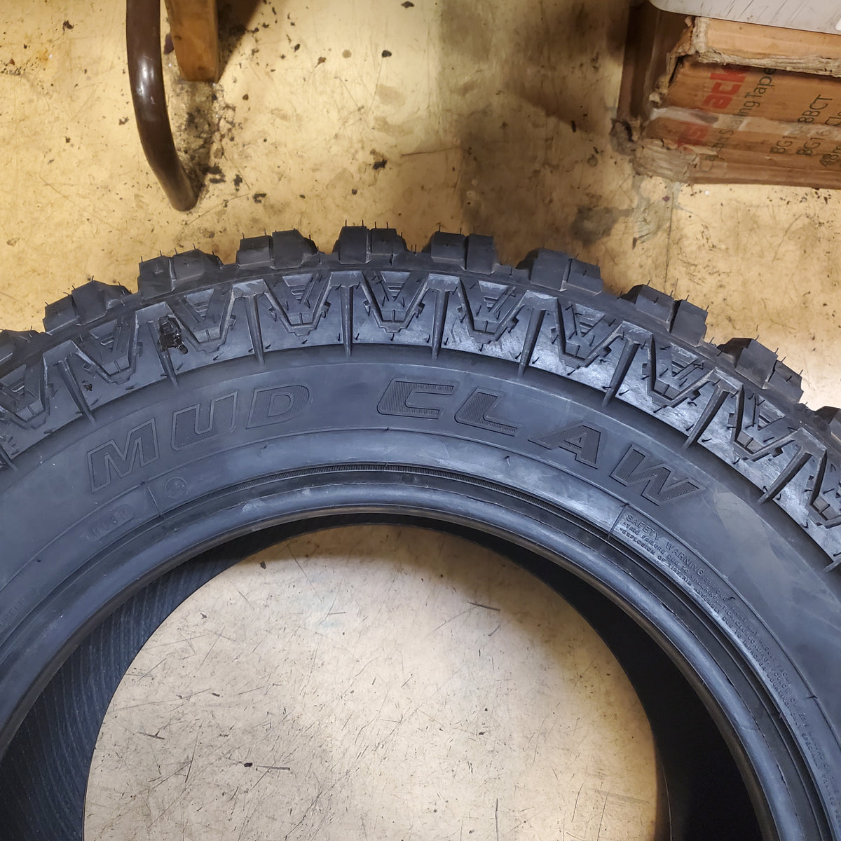 OLD STOCK MUD CLAW EXTREME M/T BSW LT 33 12.50 18 118Q MUD TRUCK TIRE MCX97