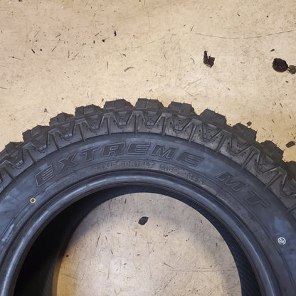 OLD STOCK MUD CLAW EXTREME M/T BSW LT 33 12.50 18 118Q MUD TRUCK TIRE MCX97