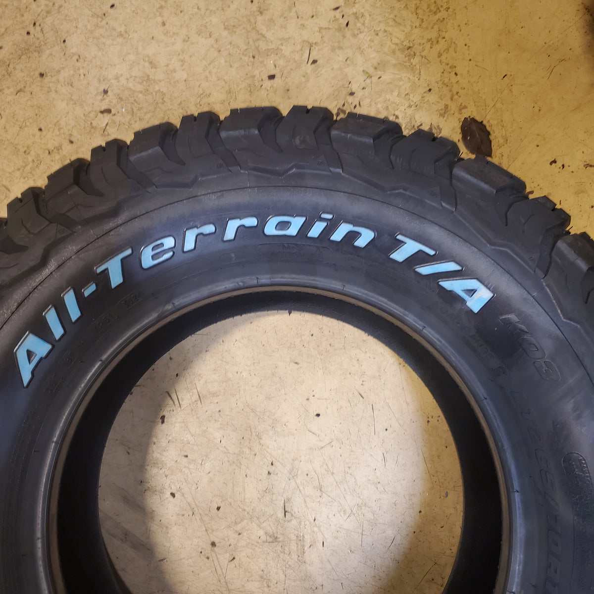 BFGOODRICH ALL TERRAIN T/A KO3 RWL LT 265 70 17 123/120S TRUCK TIRE 9100