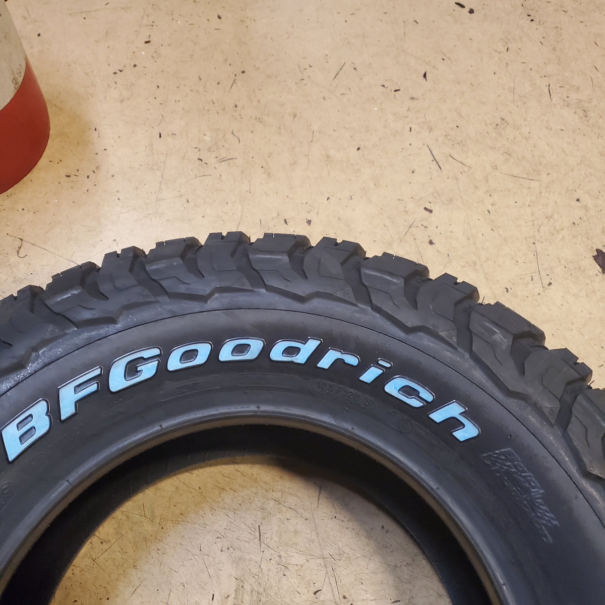 BFGOODRICH ALL TERRAIN T/A KO3 RWL LT 265 70 17 123/120S TRUCK TIRE 9100