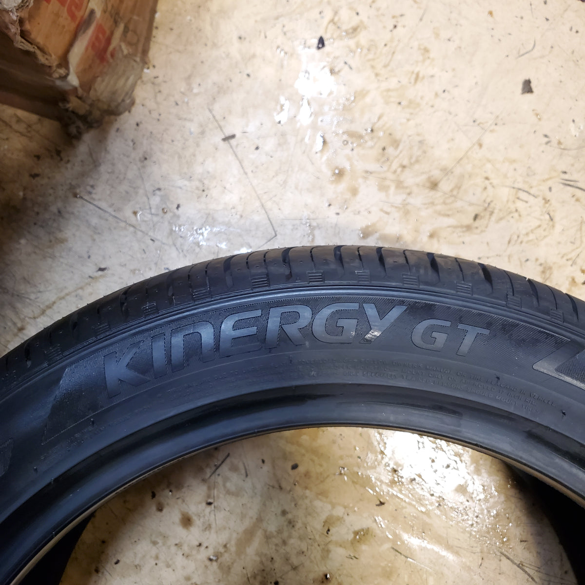 NOS HANKOOK KINERGY GT 225 45 17 91H ALL SEASON CAR TIRE 1014872