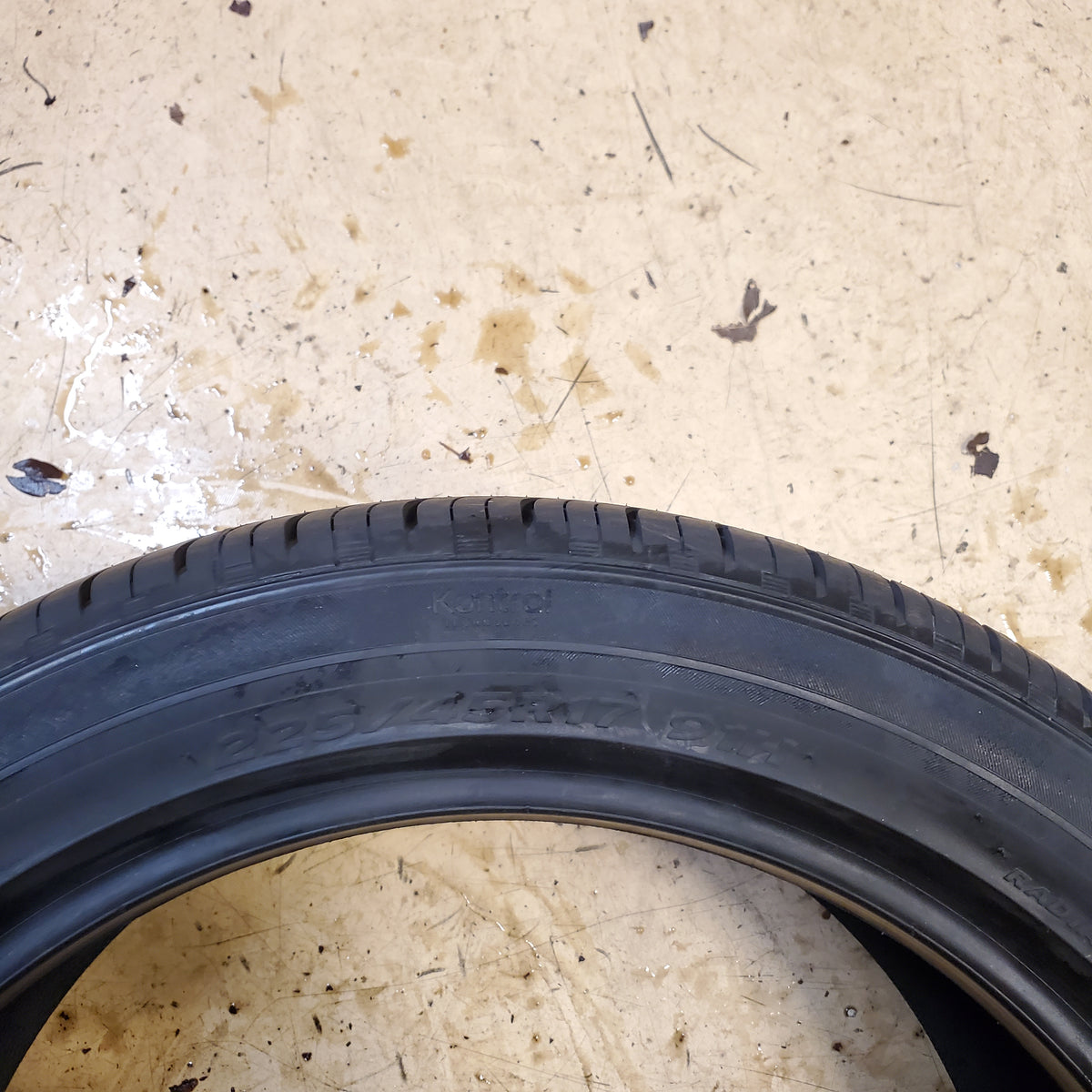 NOS HANKOOK KINERGY GT 225 45 17 91H ALL SEASON CAR TIRE 1014872