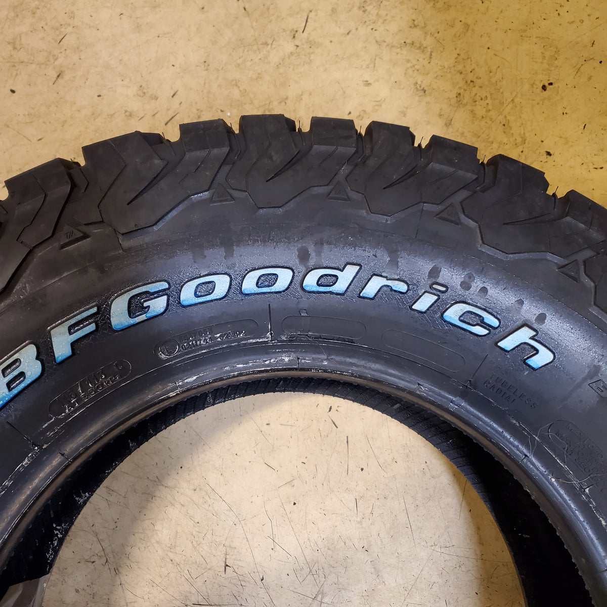 BFGOODRICH ALL TERRAIN T/A KO2 RWL LT 265 70 17 112/109S LRC 6 PLY TIRE 66255