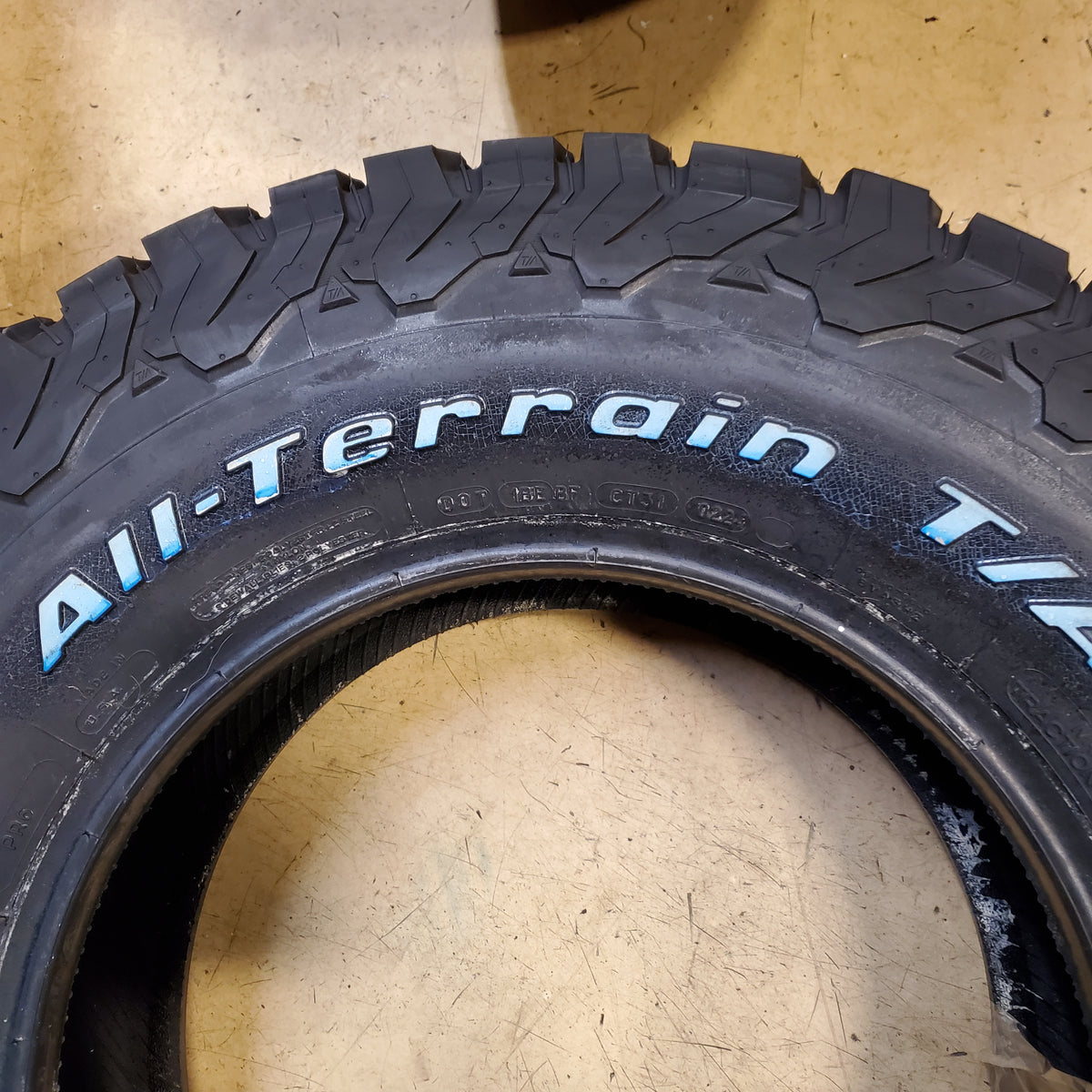 BFGOODRICH ALL TERRAIN T/A KO2 RWL LT 265 70 17 112/109S LRC 6 PLY TIRE 66255