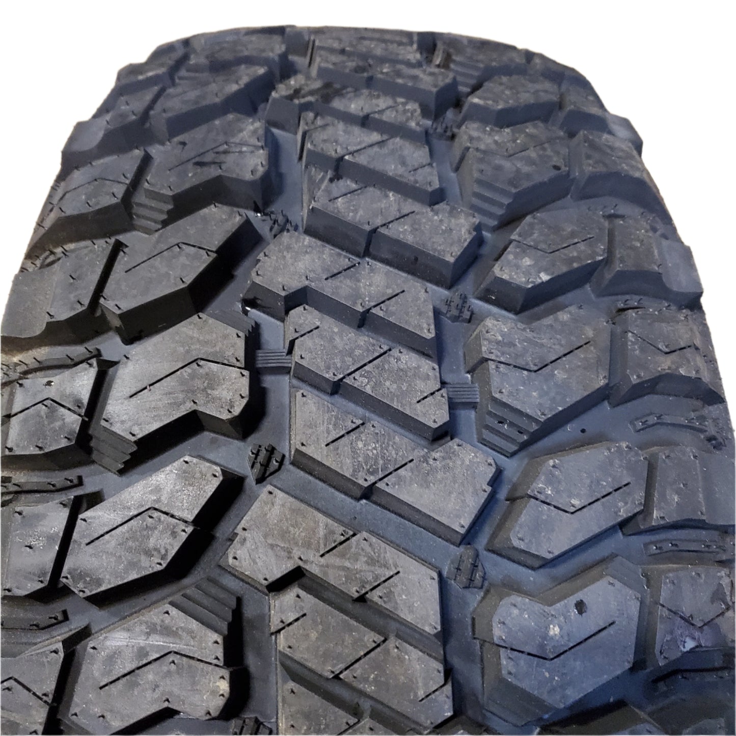 2 PATRIOT R/T BSW LT 33 11.5 20 118Q LRE 10PLY RUGGED TERRAIN TIRE PASYTH0112