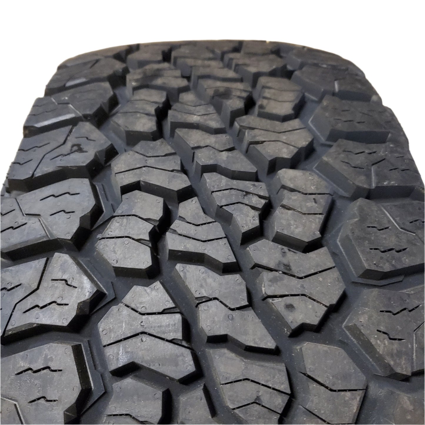 USED 15/32” VENOM POWER SWAMPTHING A/T RWL LT 305 70 16 128/125R LRF 12 PLY ALL TERRAIN TIRE TVPSWAT51
