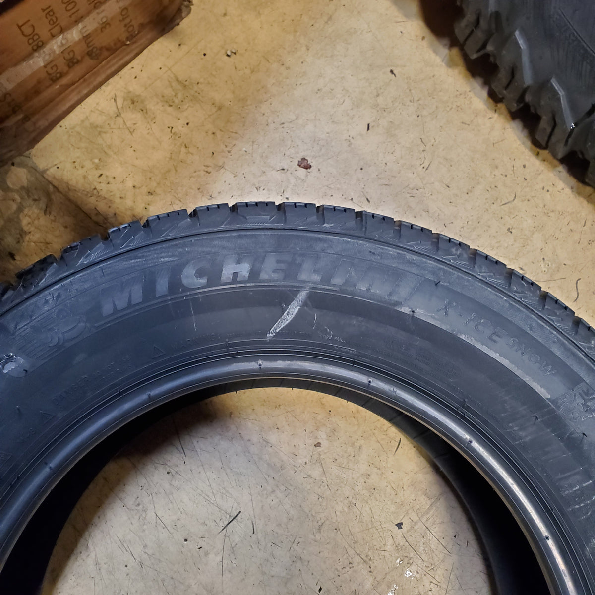 MICHELIN X-ICE SNOW BSW 225 60 16 102H XL WINTER TIRES 09820